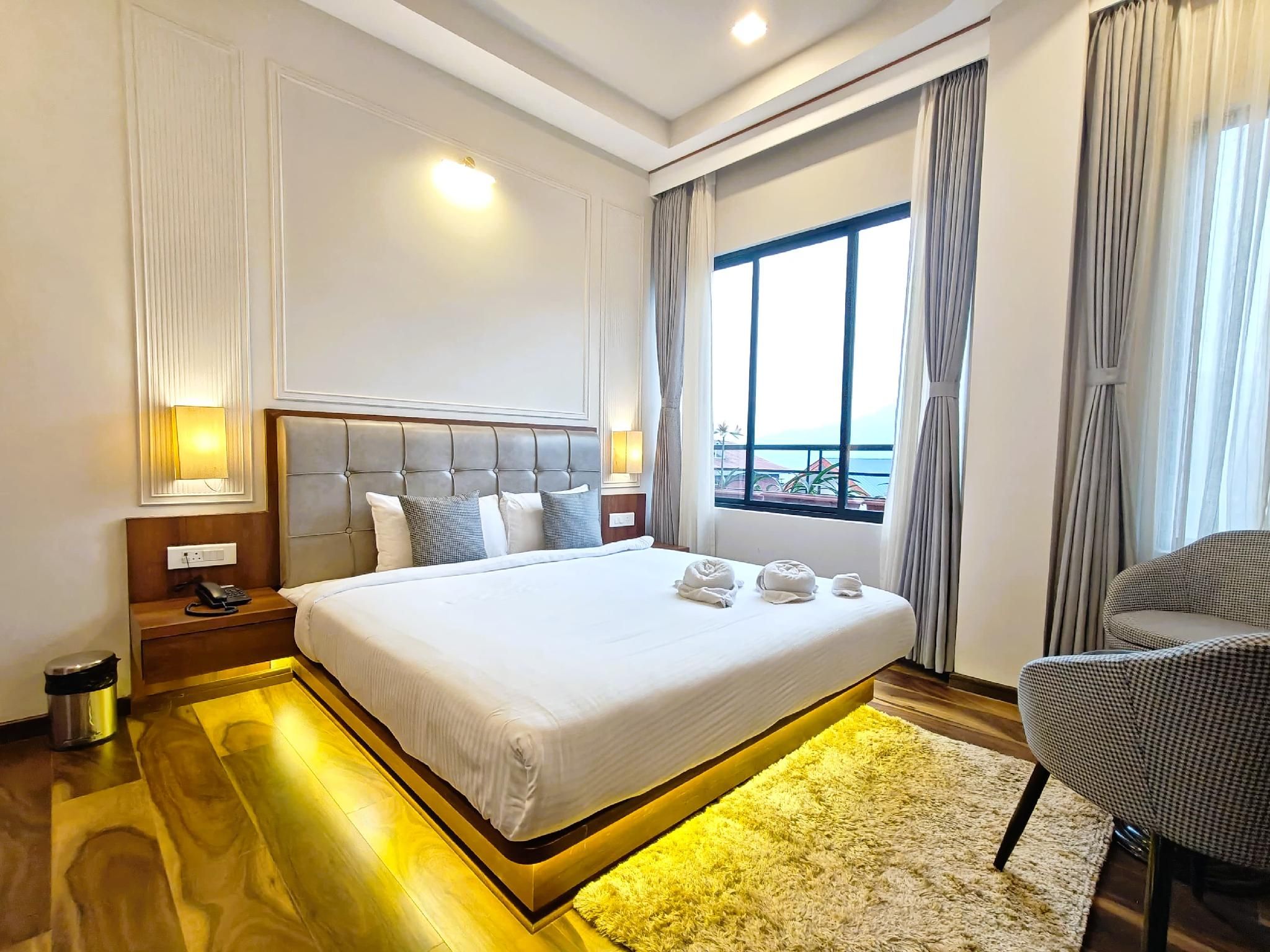 Executive Deluxe Mountain View King Room