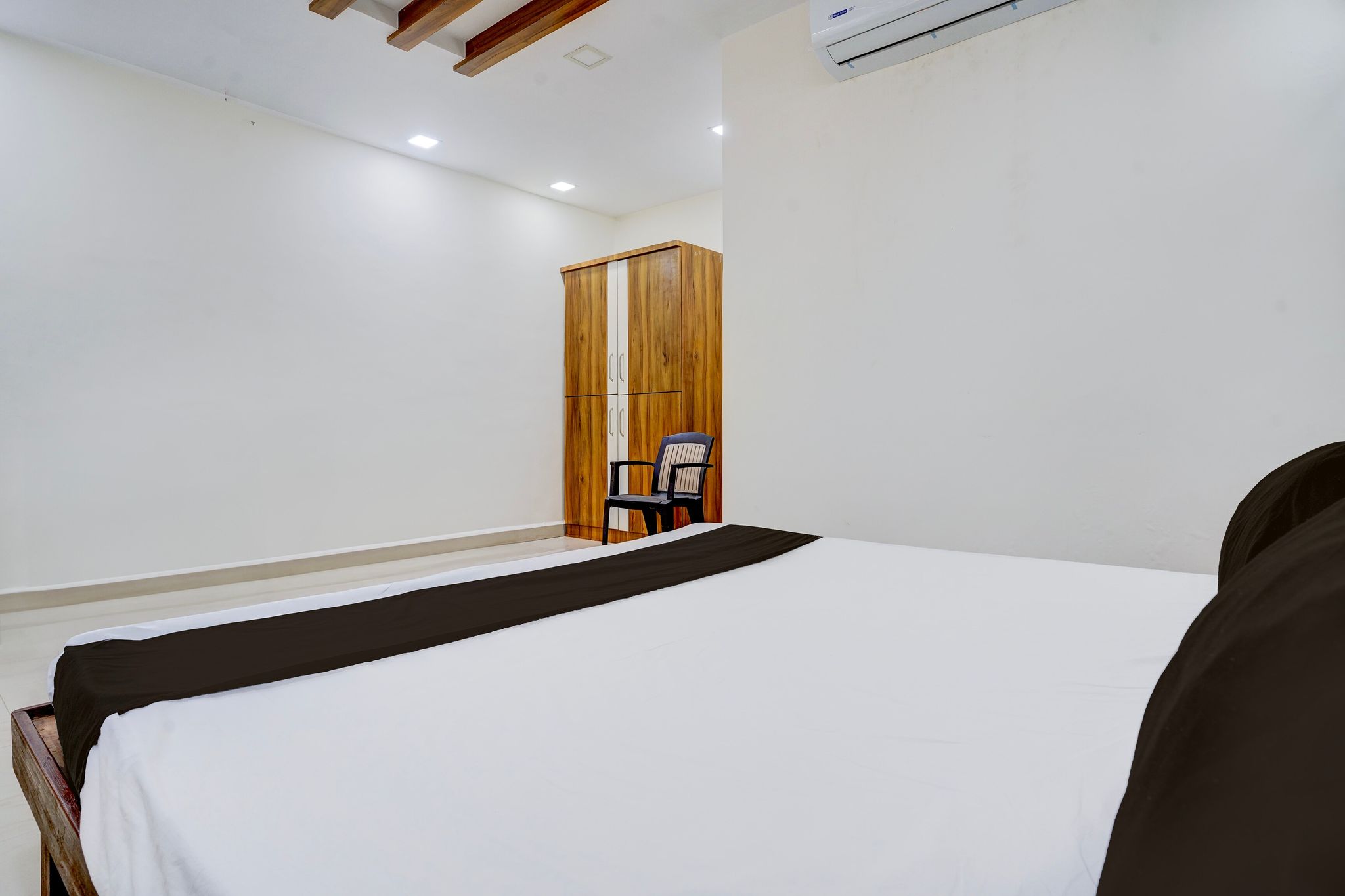 Hotel O Shree Prabhat Classic 10