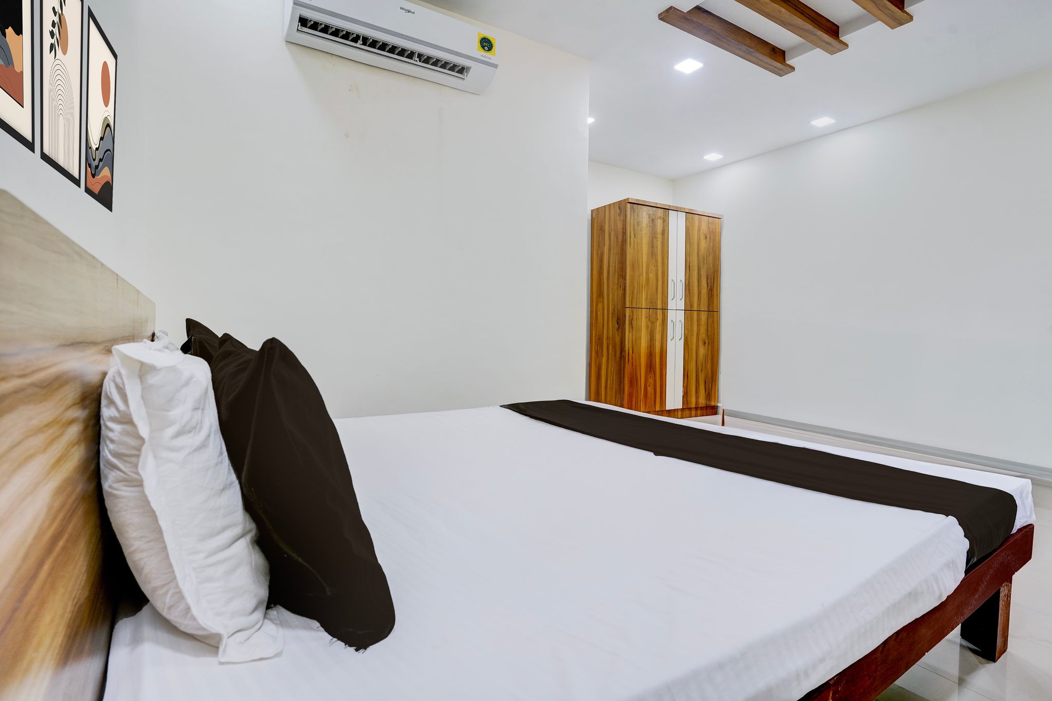 Hotel O Shree Prabhat Classic 9