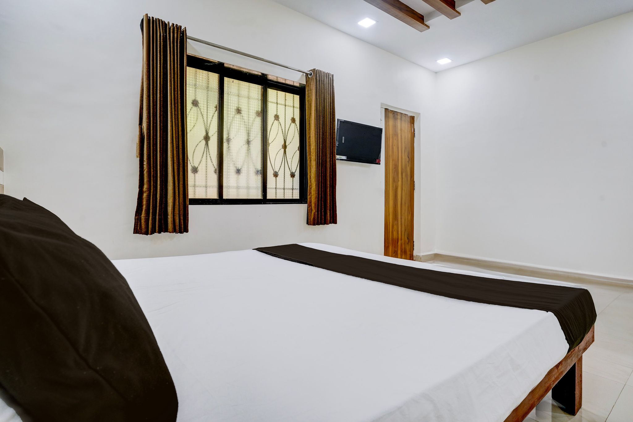 Hotel O Shree Prabhat Classic 8