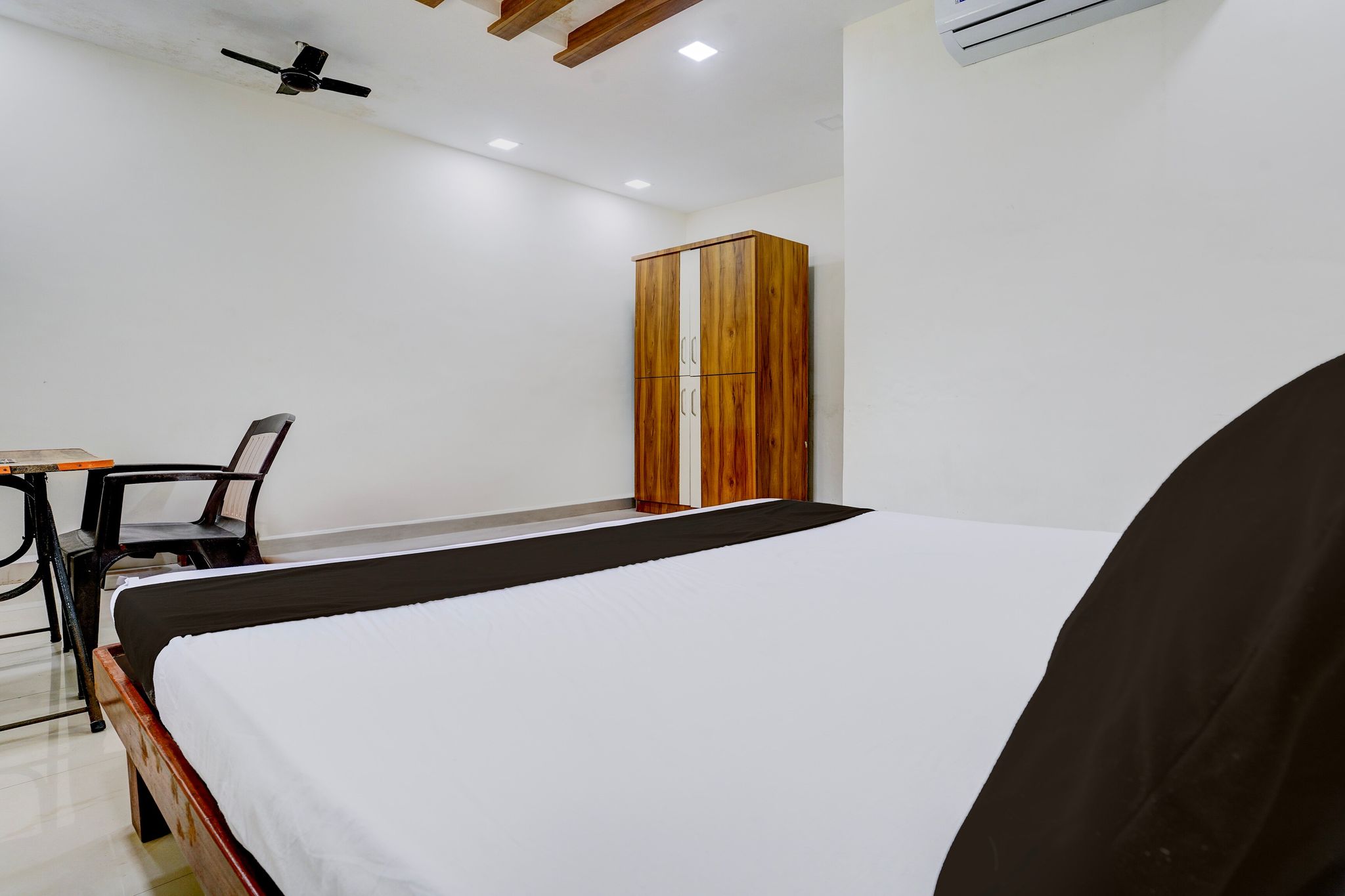 Hotel O Shree Prabhat Classic 11