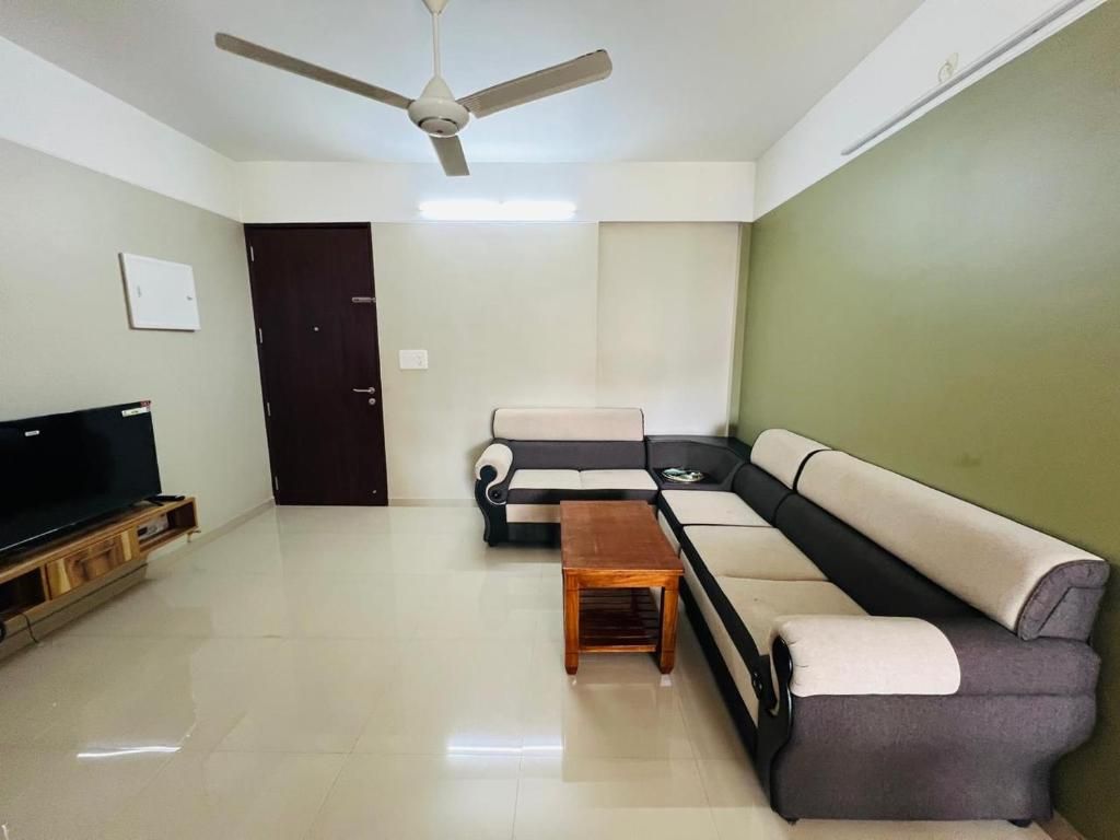 Luxe Oasis Palmgrove Oppo.Lulu Mall Trivandrum 