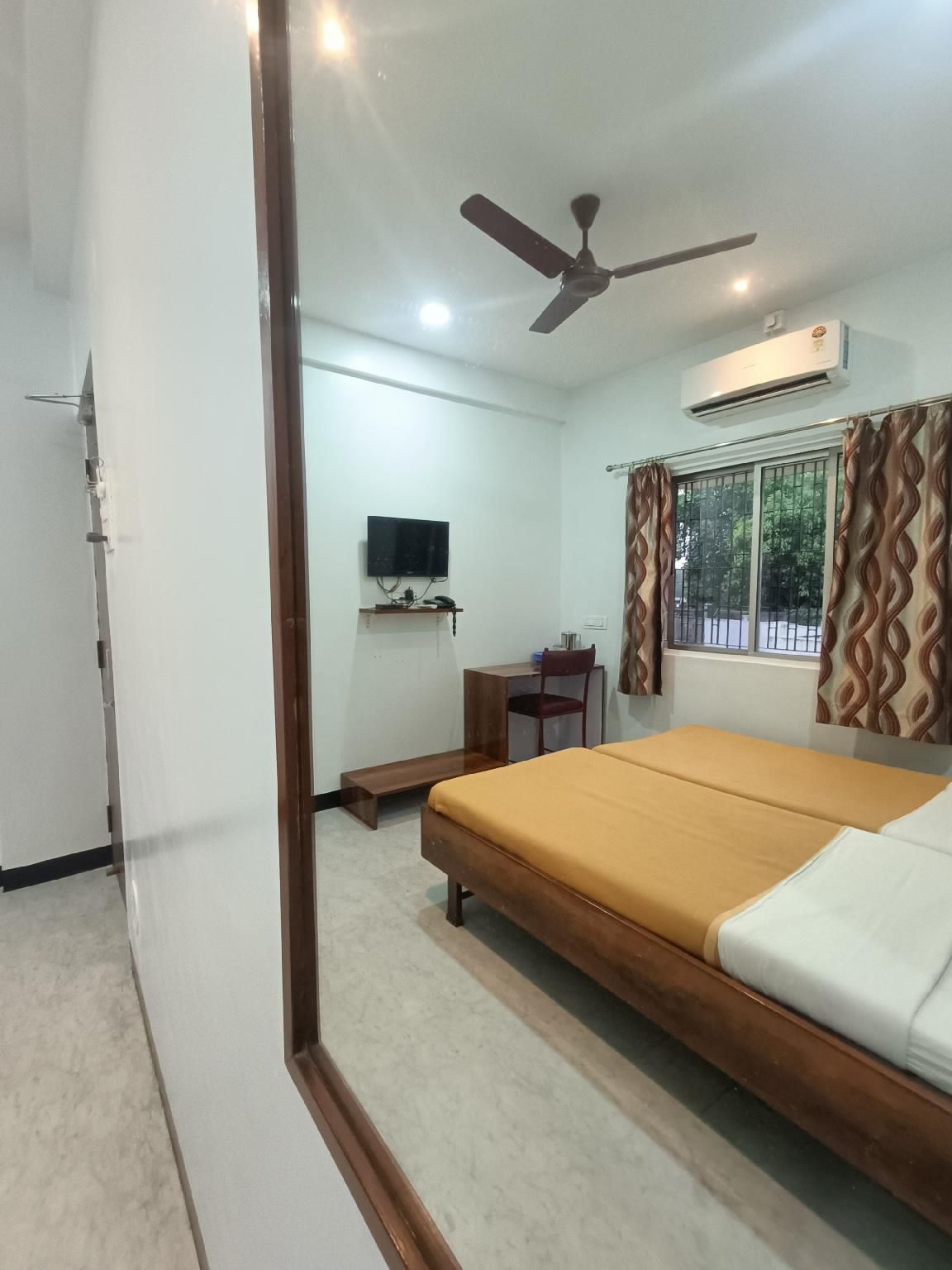 Executive Room with Air Conditioning