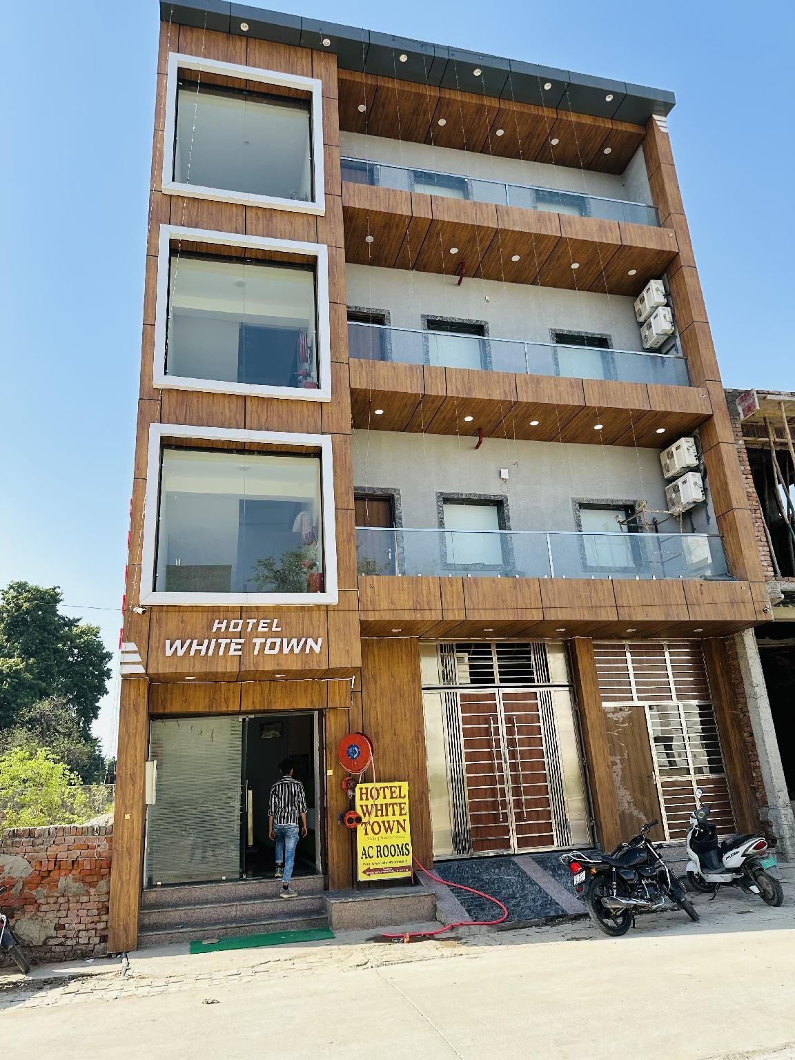 Hotel white town agra 