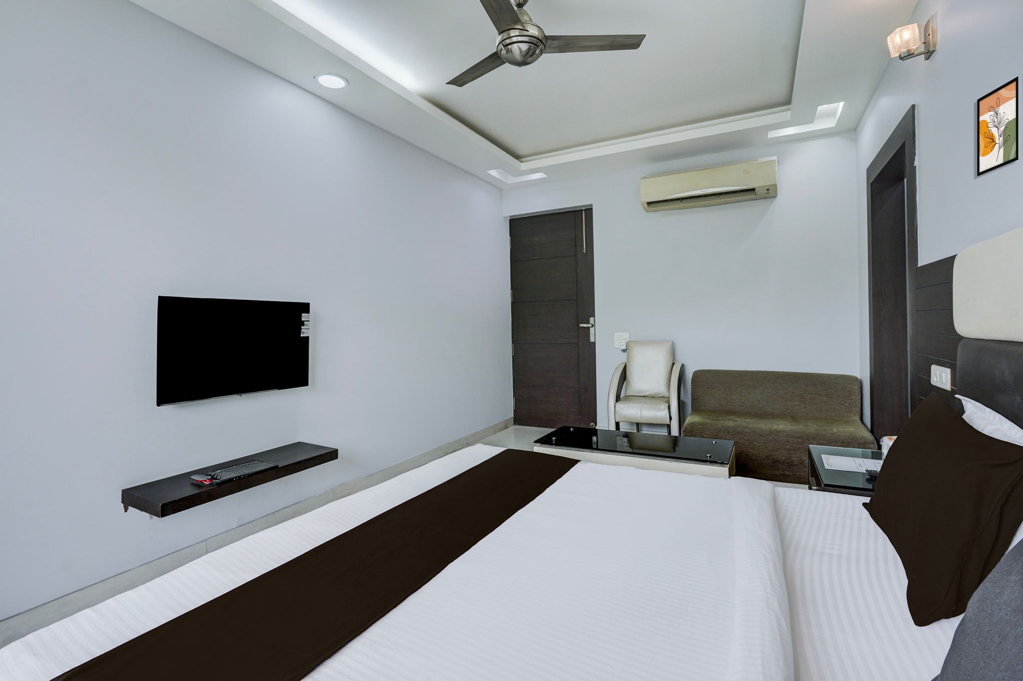 Hotel O Royal Inn Classic 9