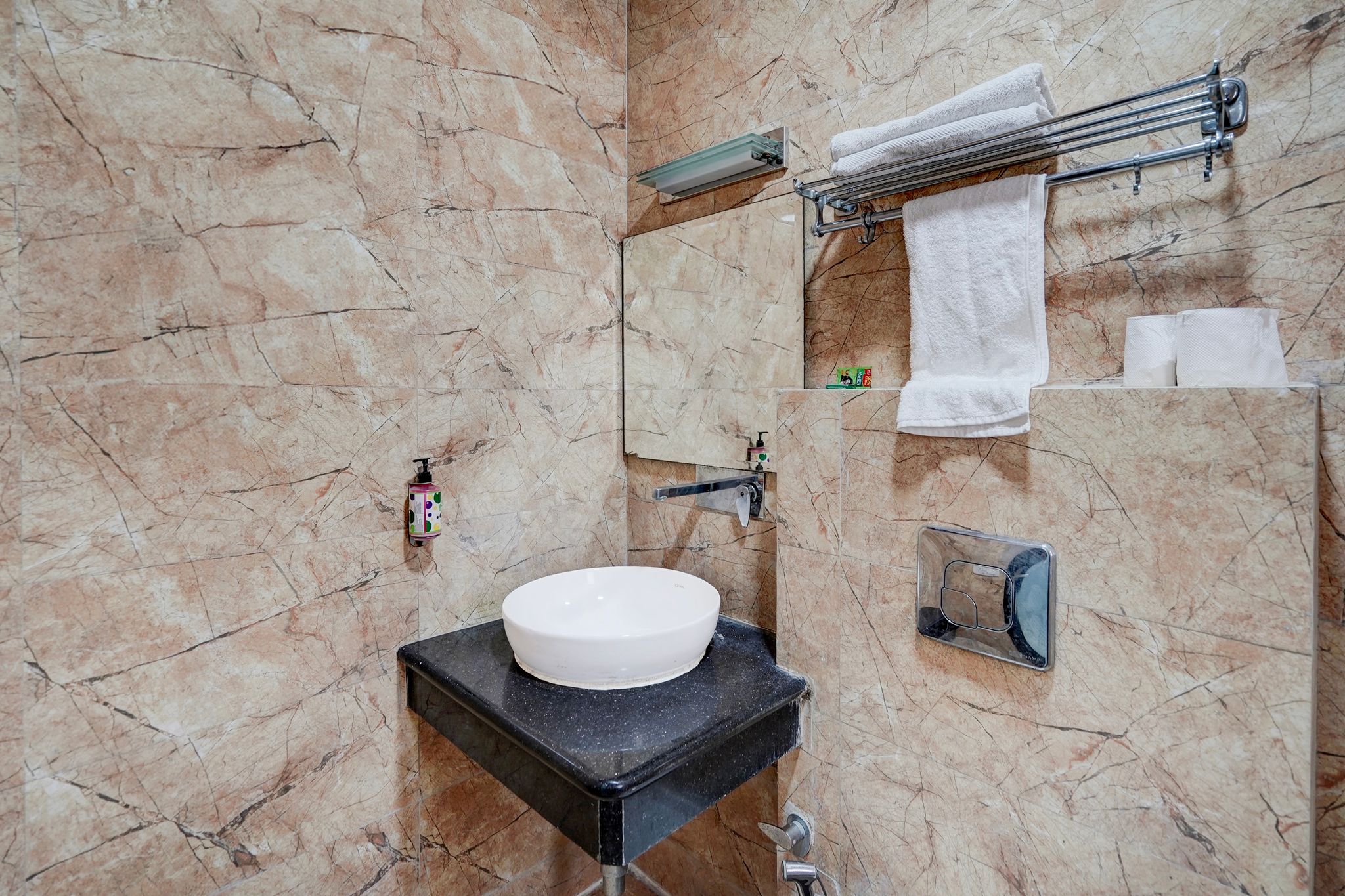 Hotel O Royal Inn Classic 18