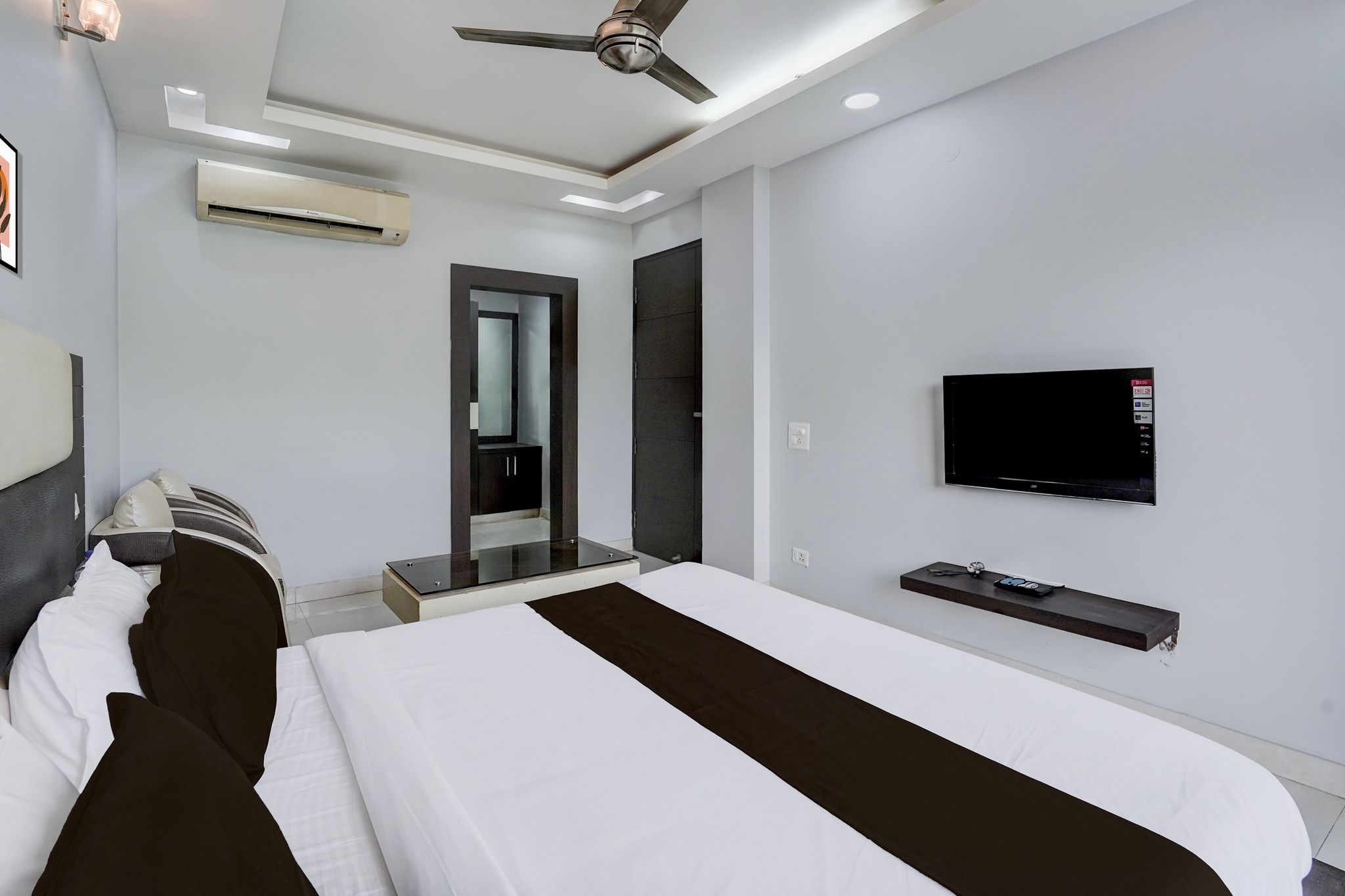 Hotel O Royal Inn Classic 10