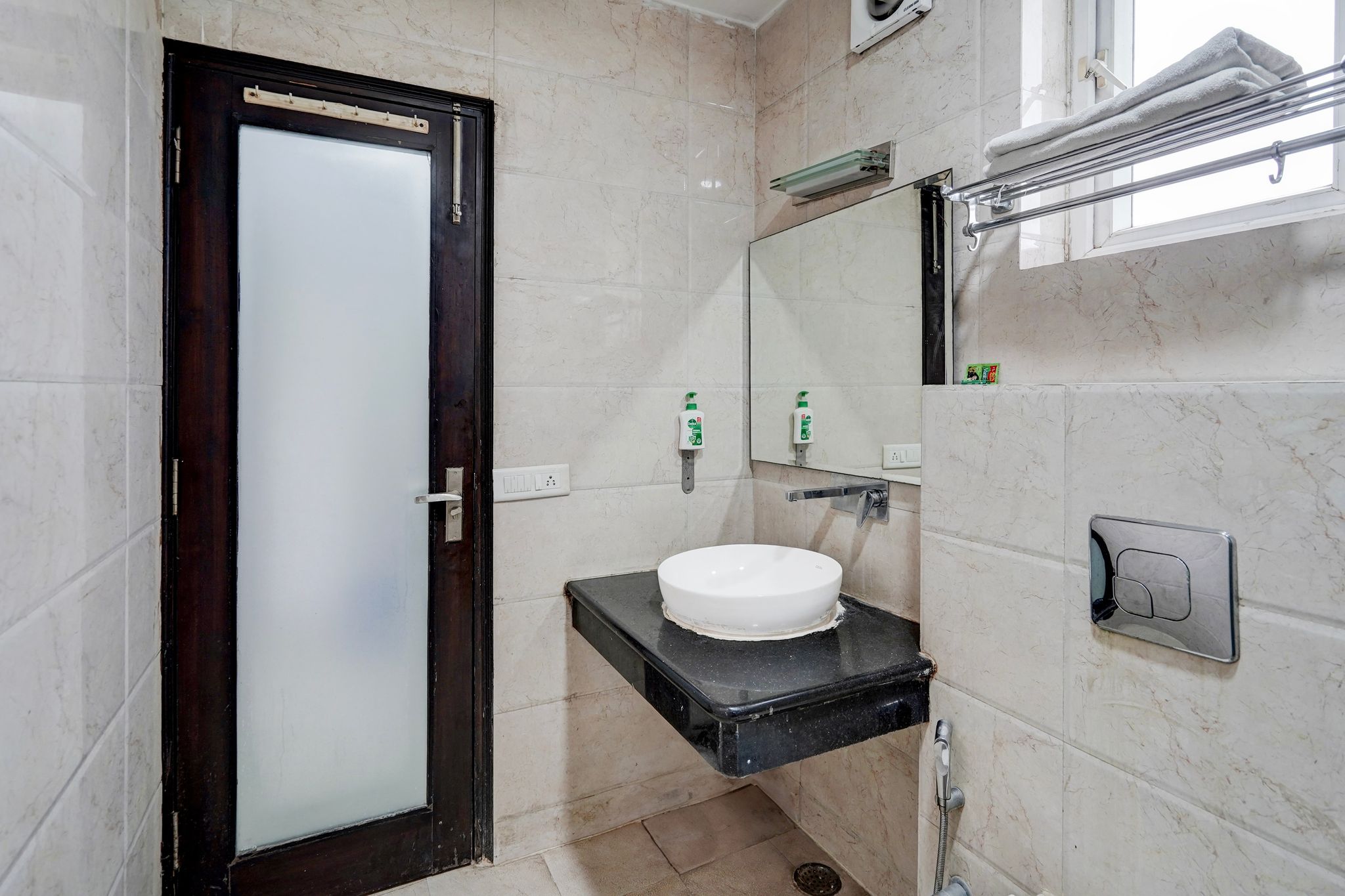 Hotel O Royal Inn Classic 15