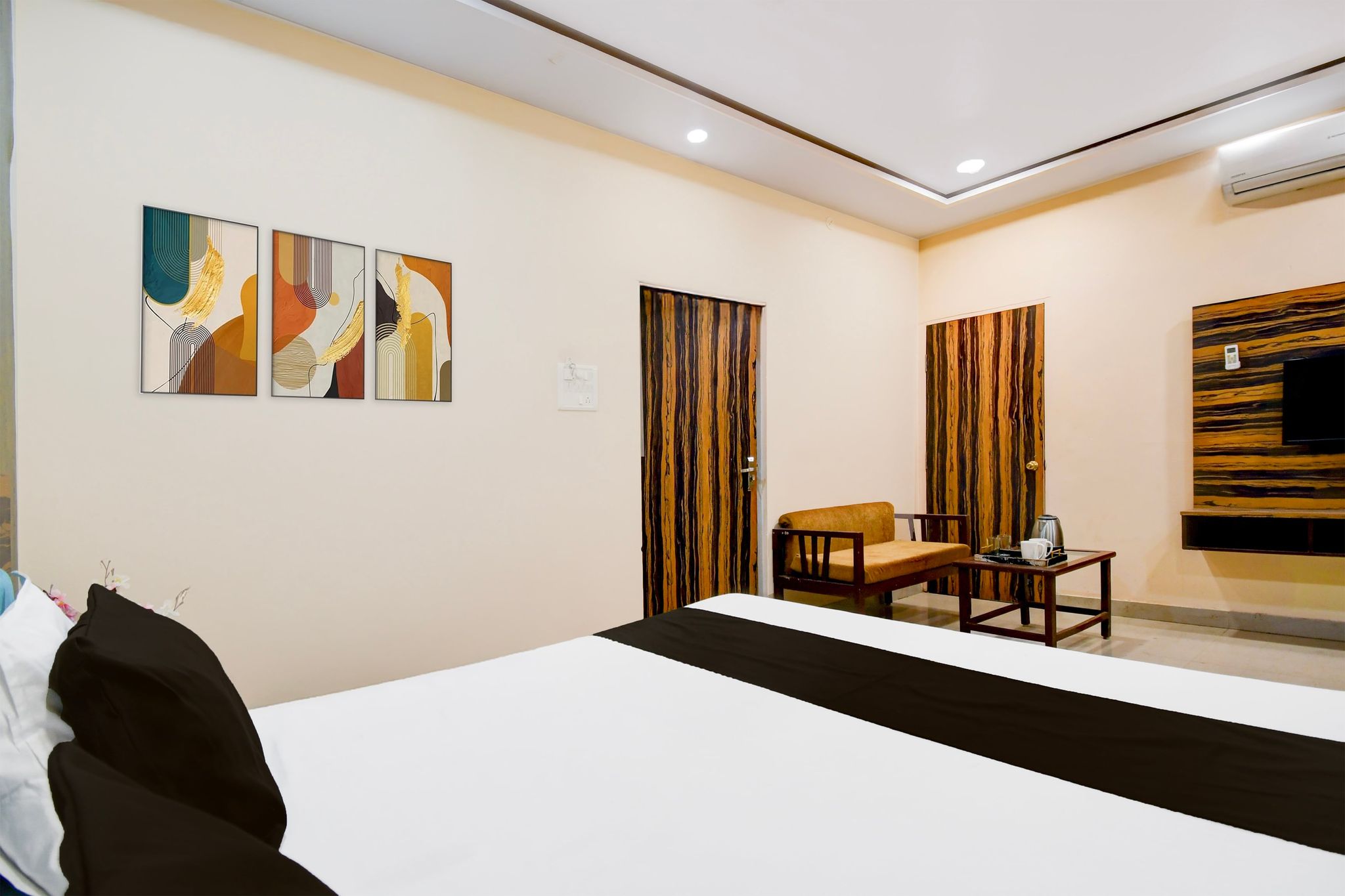 Hotel O by OYO The Grand Patliputra Classic 5