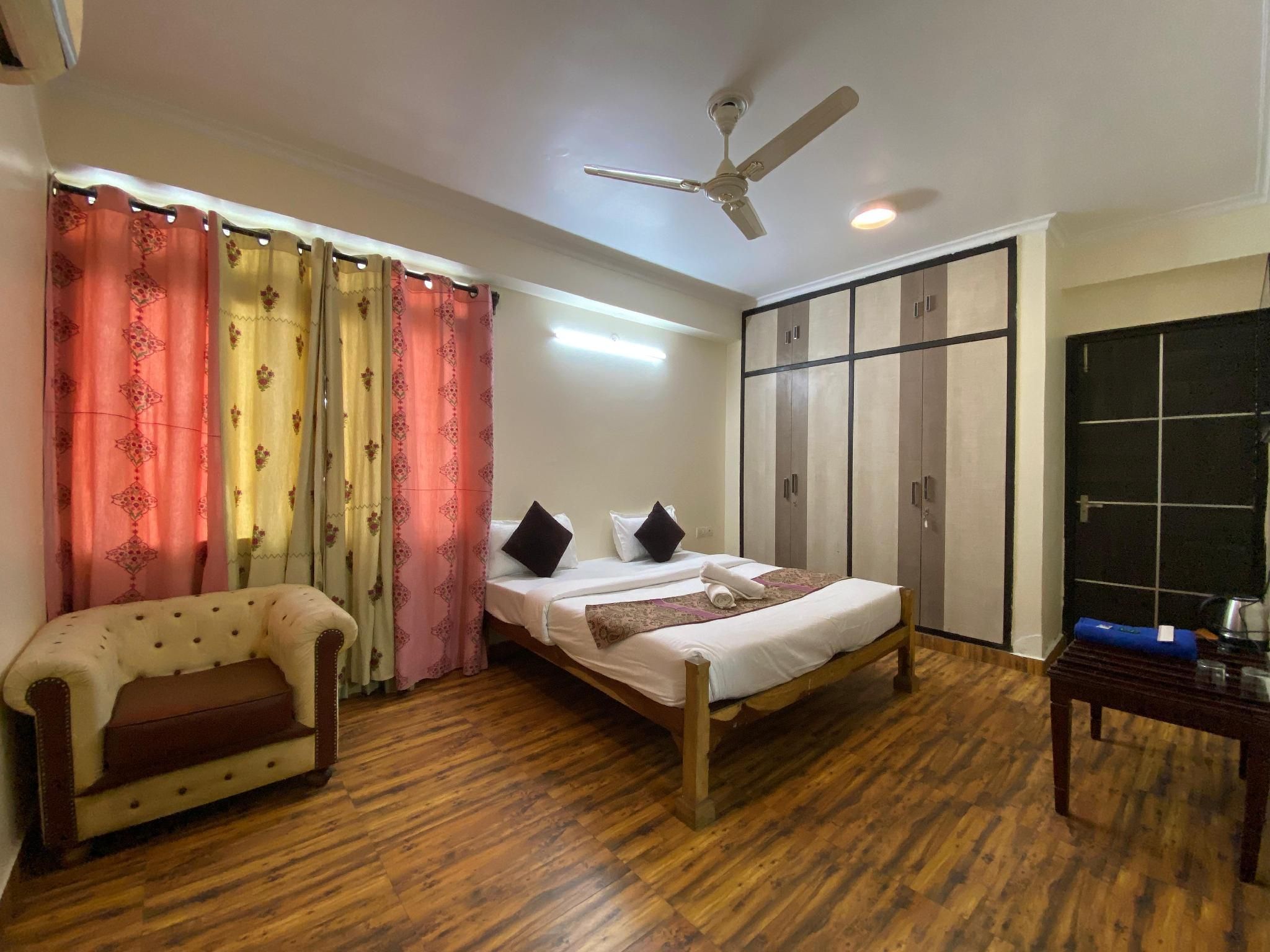 Deluxe King Room City View