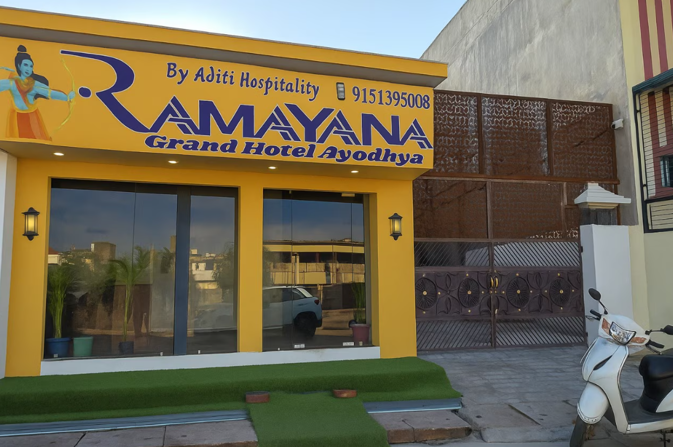 Goroomgo Ramayana Grand Hotel Ayodhya