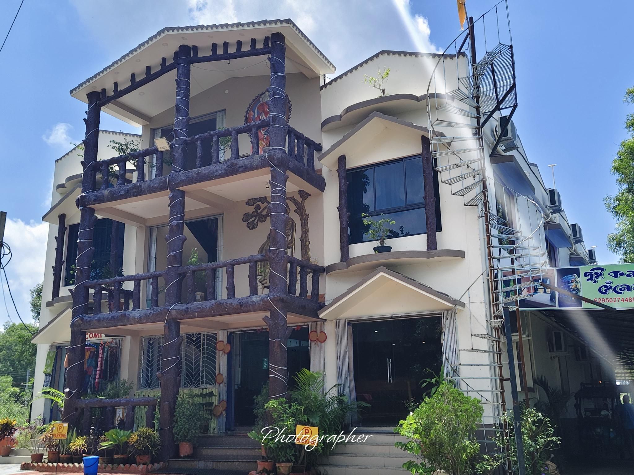 Dui Kanya Henshel Ghar