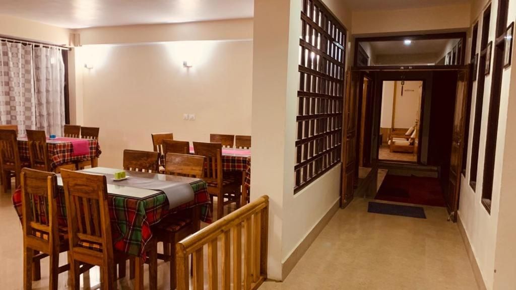 Vamoose Pine Village Retreat