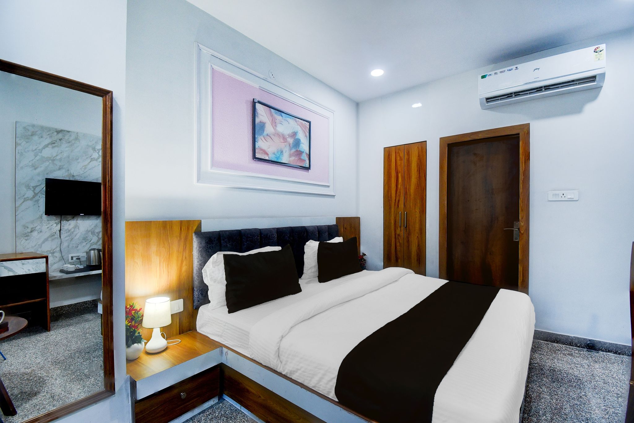 Hotel O Maruti