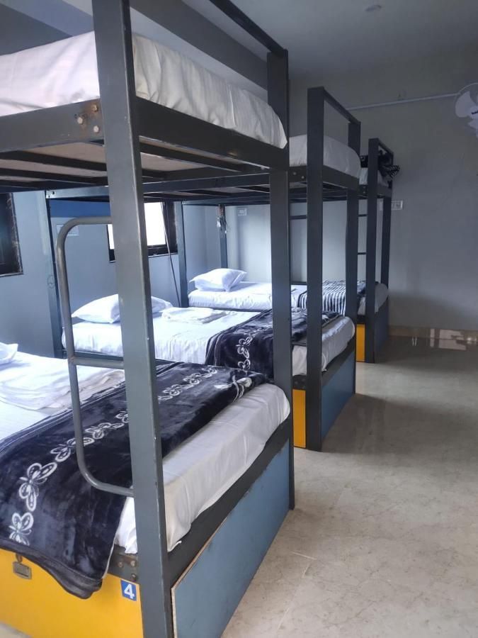 Pink City Backpackers Deluxe Double Room