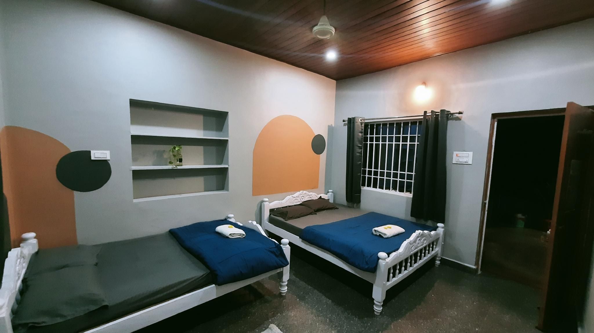 Deluxe Non- Air Conditioning Room