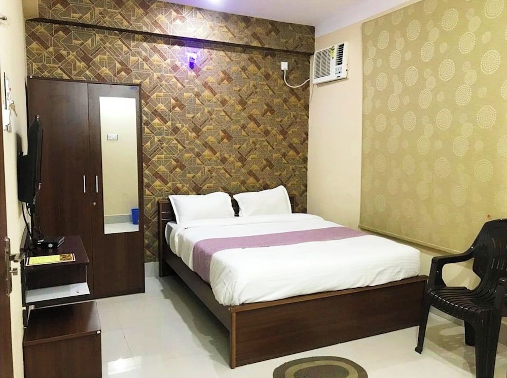 Hotel Abinash Deoghar Deluxe Double Room, Air conditioning 3