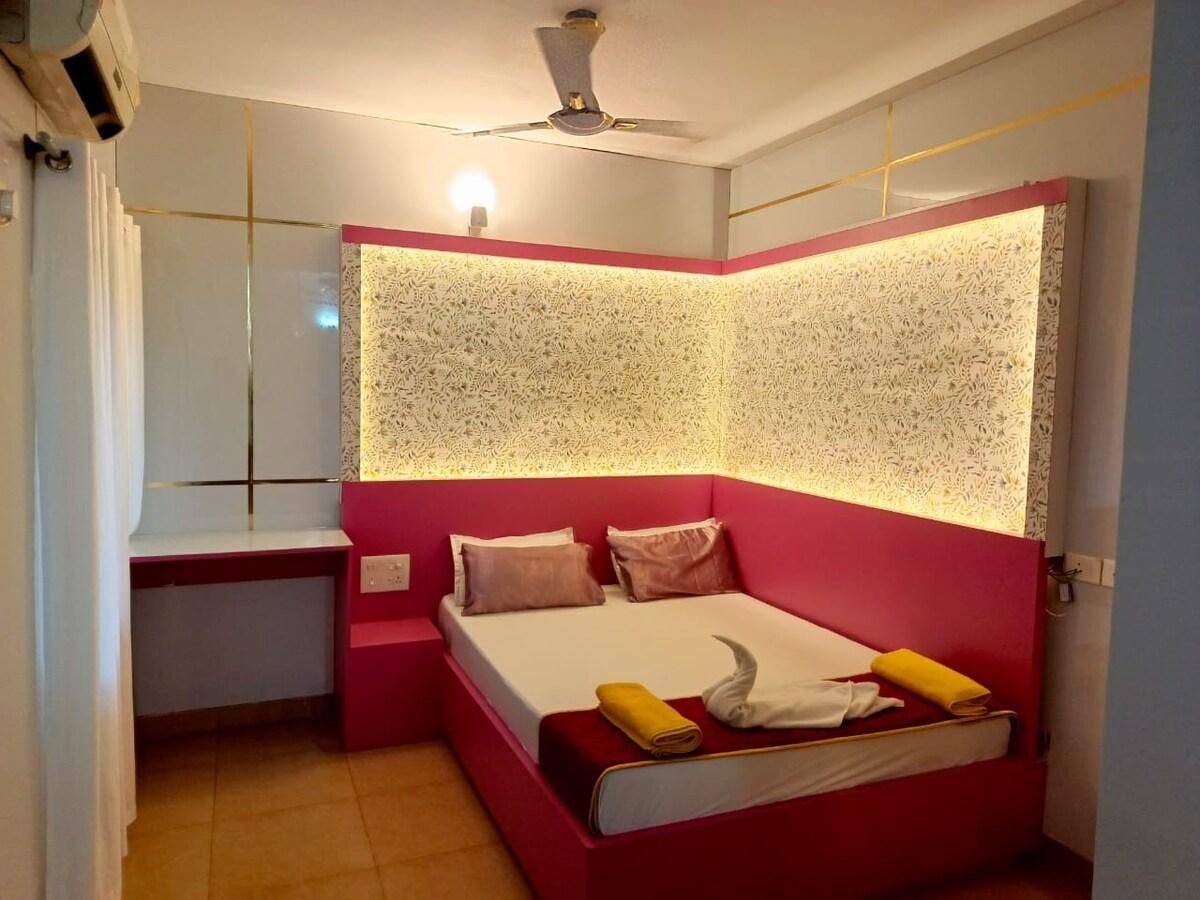 Couple Friendly BATH TUB Flat With Kitchen & Pool