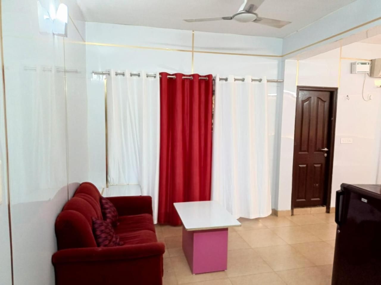 Couple Friendly BATH TUB Flat With Kitchen & Pool