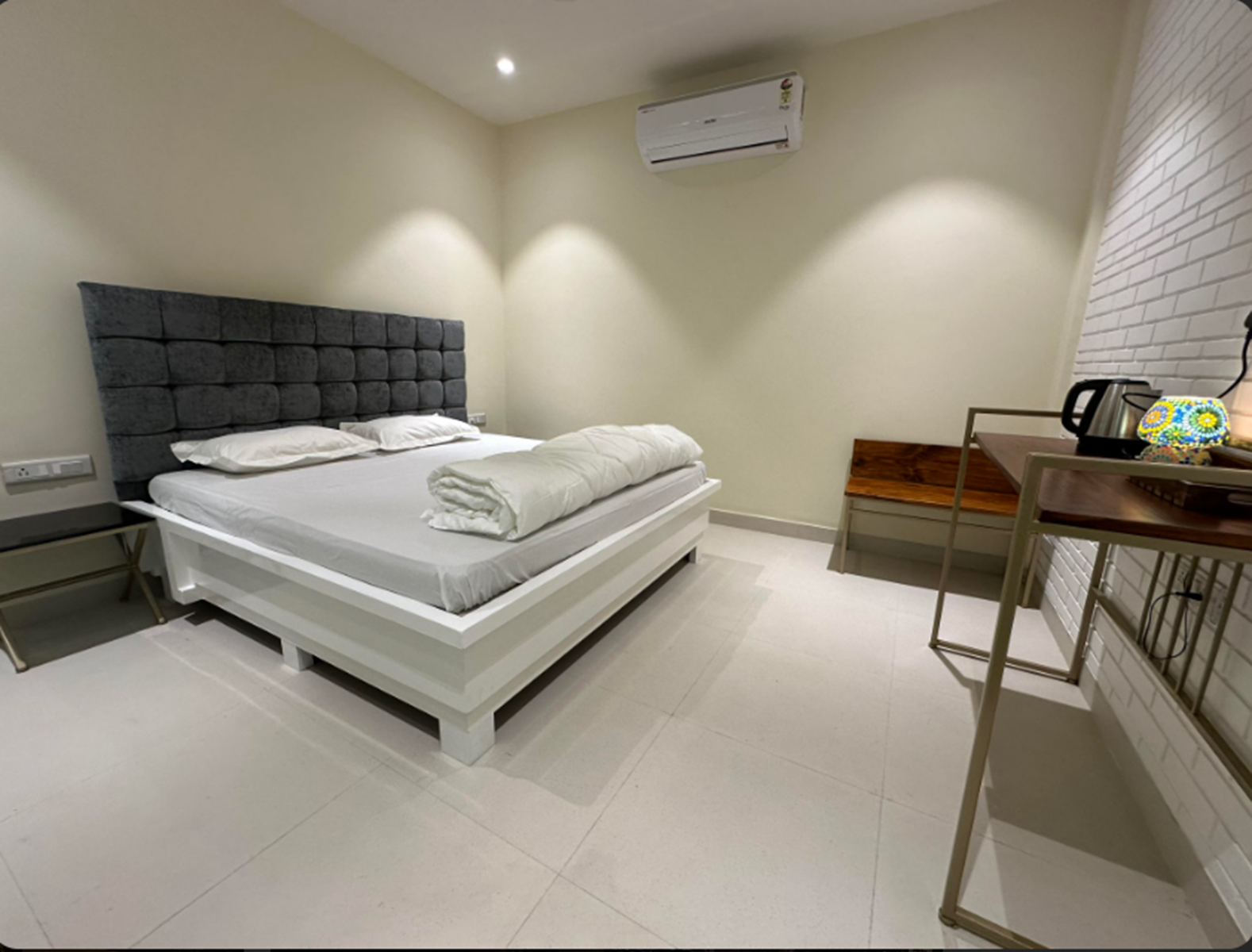 Kiran Banaras Deluxe Room 2