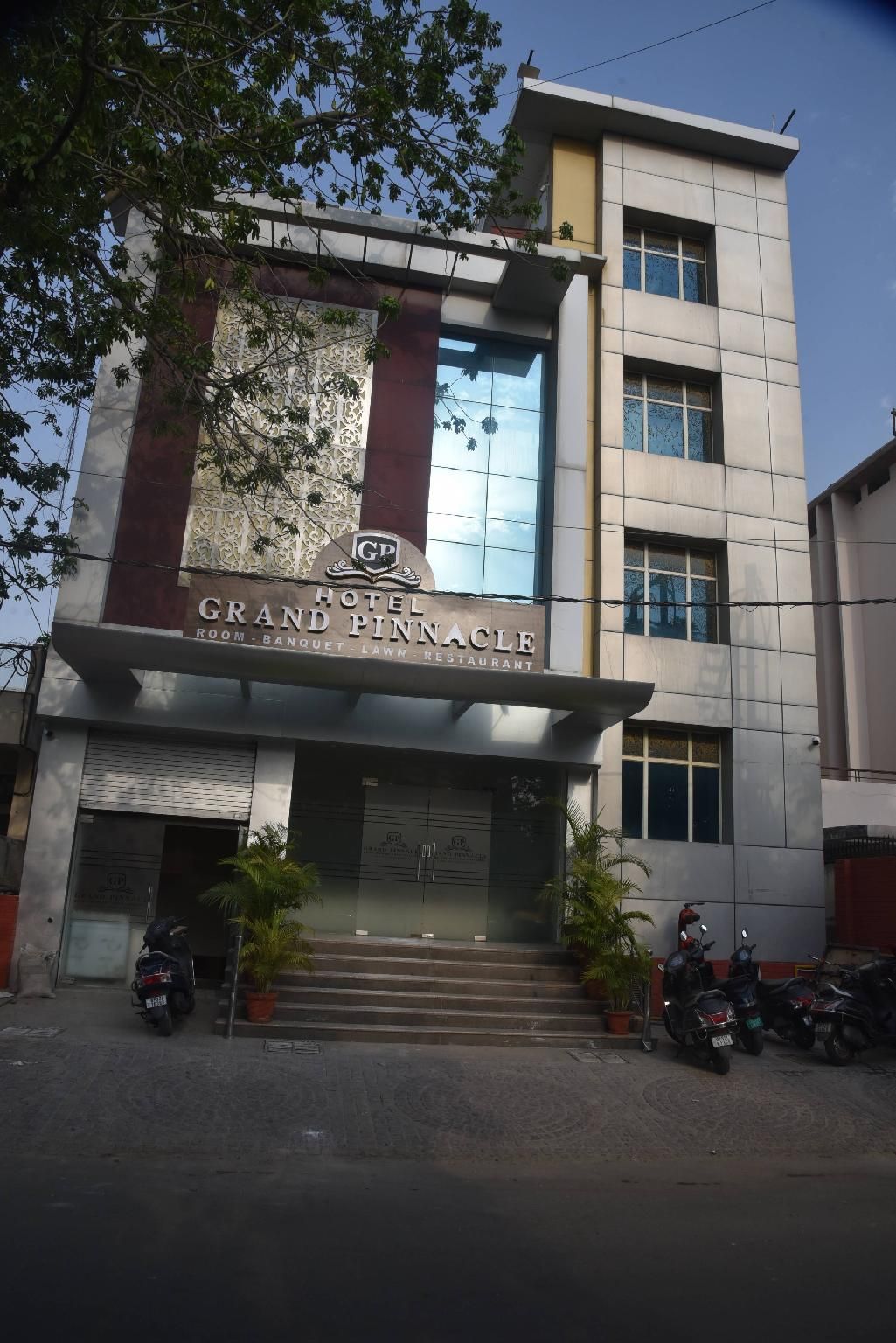 Grand Pinnacle Lucknow