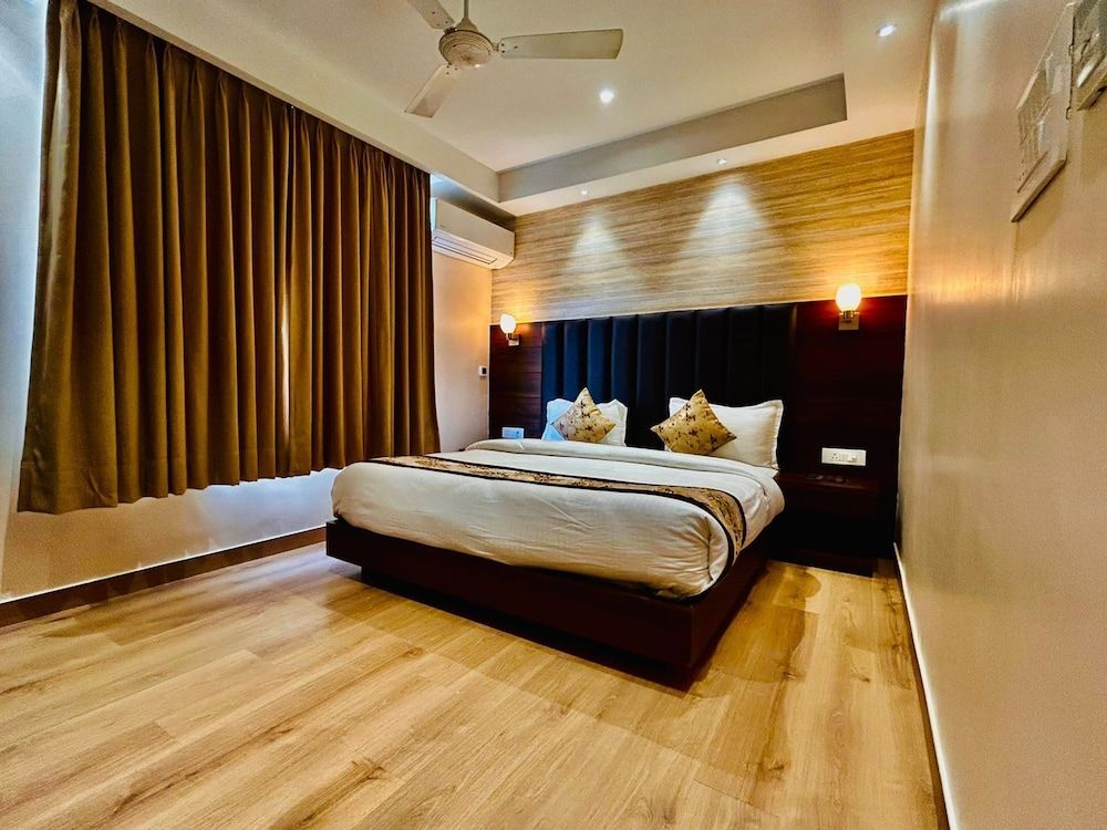 Grand Pinnacle Lucknow Standard Double Room, City View