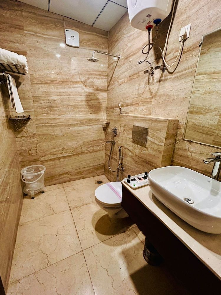 Grand Pinnacle Lucknow Standard Double Room, City View 3