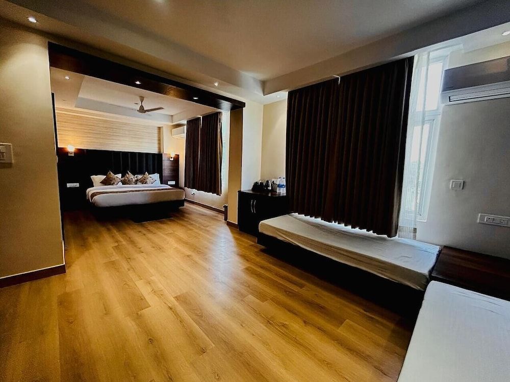 Grand Pinnacle Lucknow Standard Double Room, City View 5