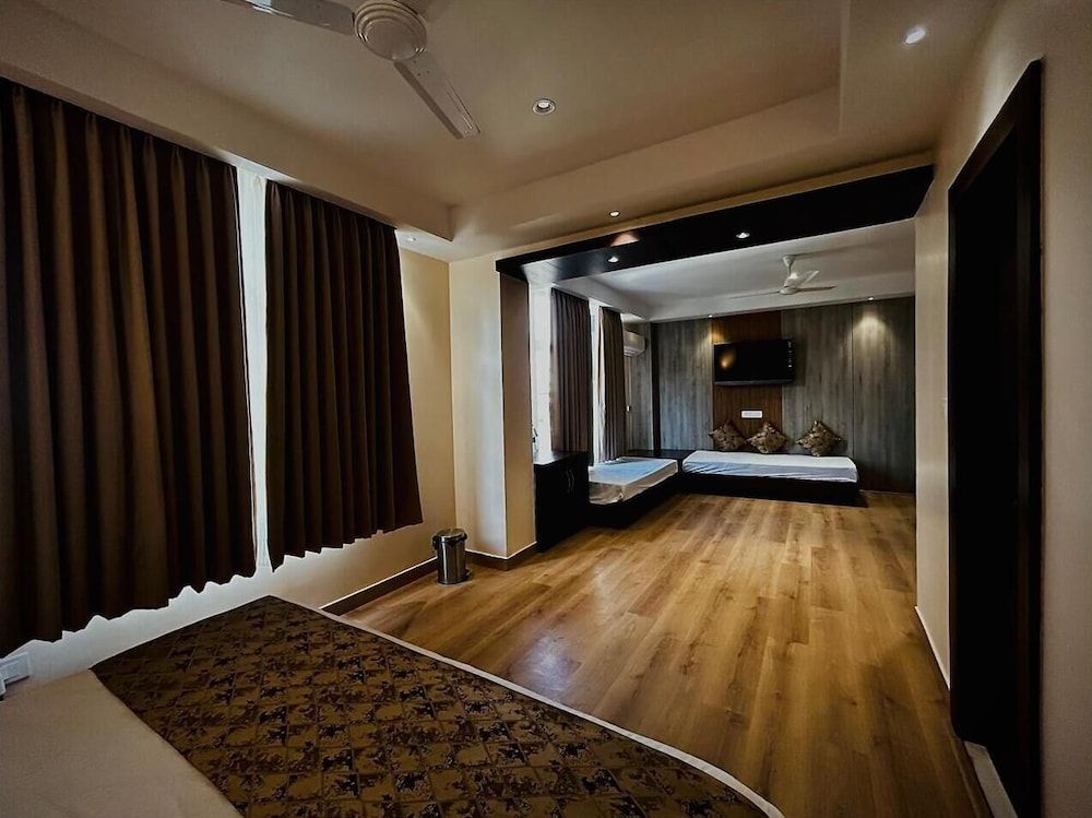 Grand Pinnacle Lucknow Standard Double Room, City View 4