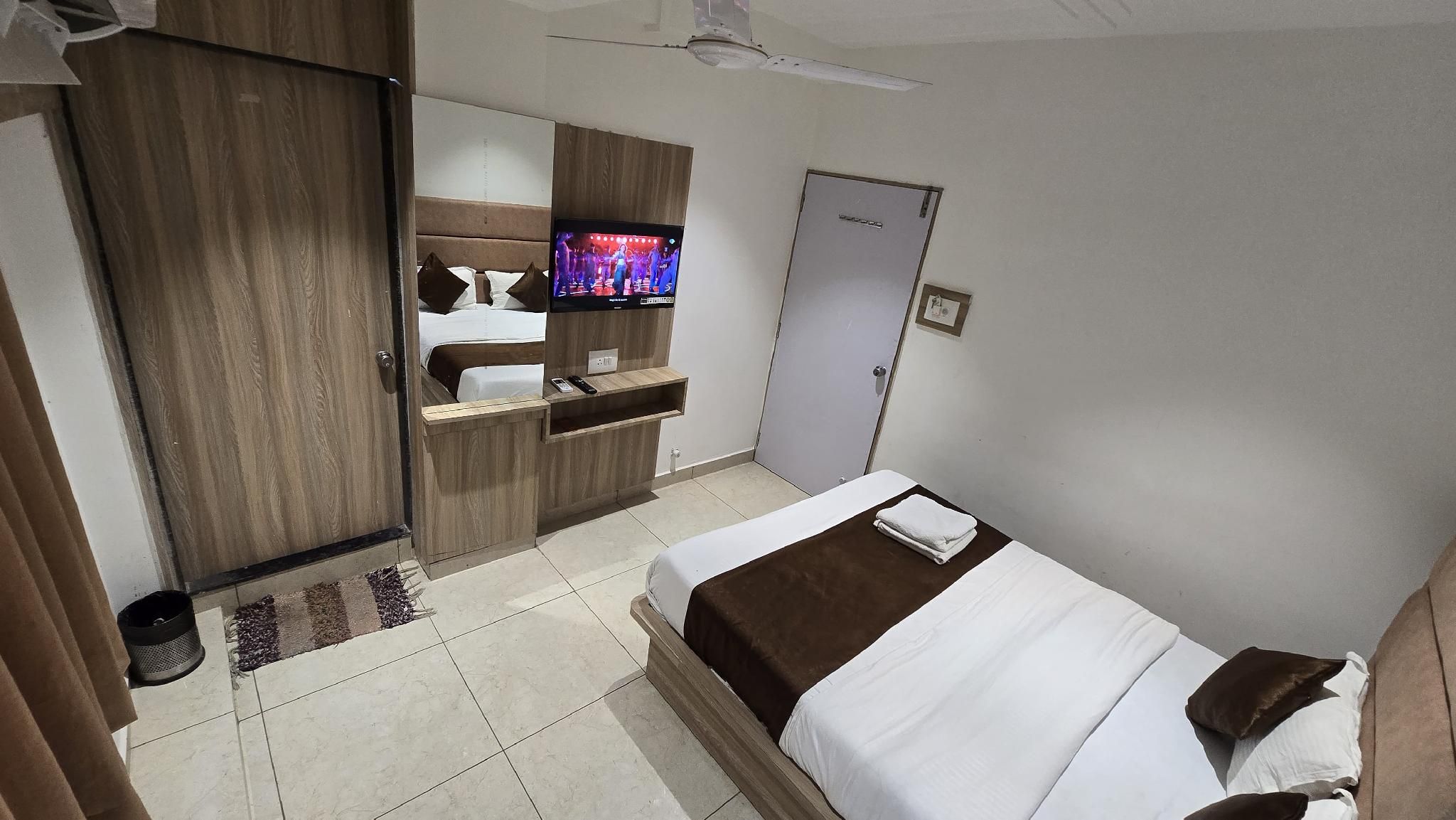 Gokul Guest House Double Bed - AC Room