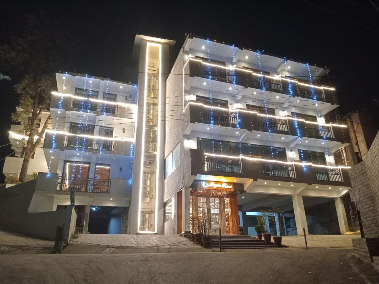 Goroomgo Sagrika Resort Dalhousie