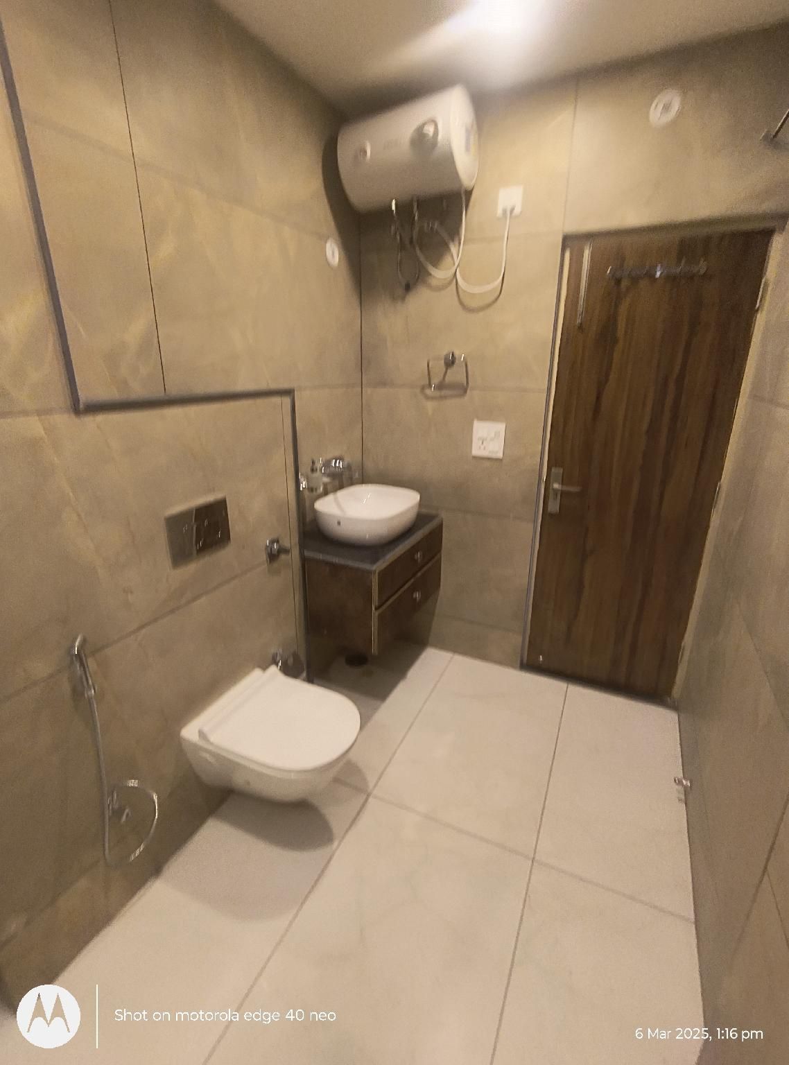 One Bedroom Apartment - Balcony and Water View