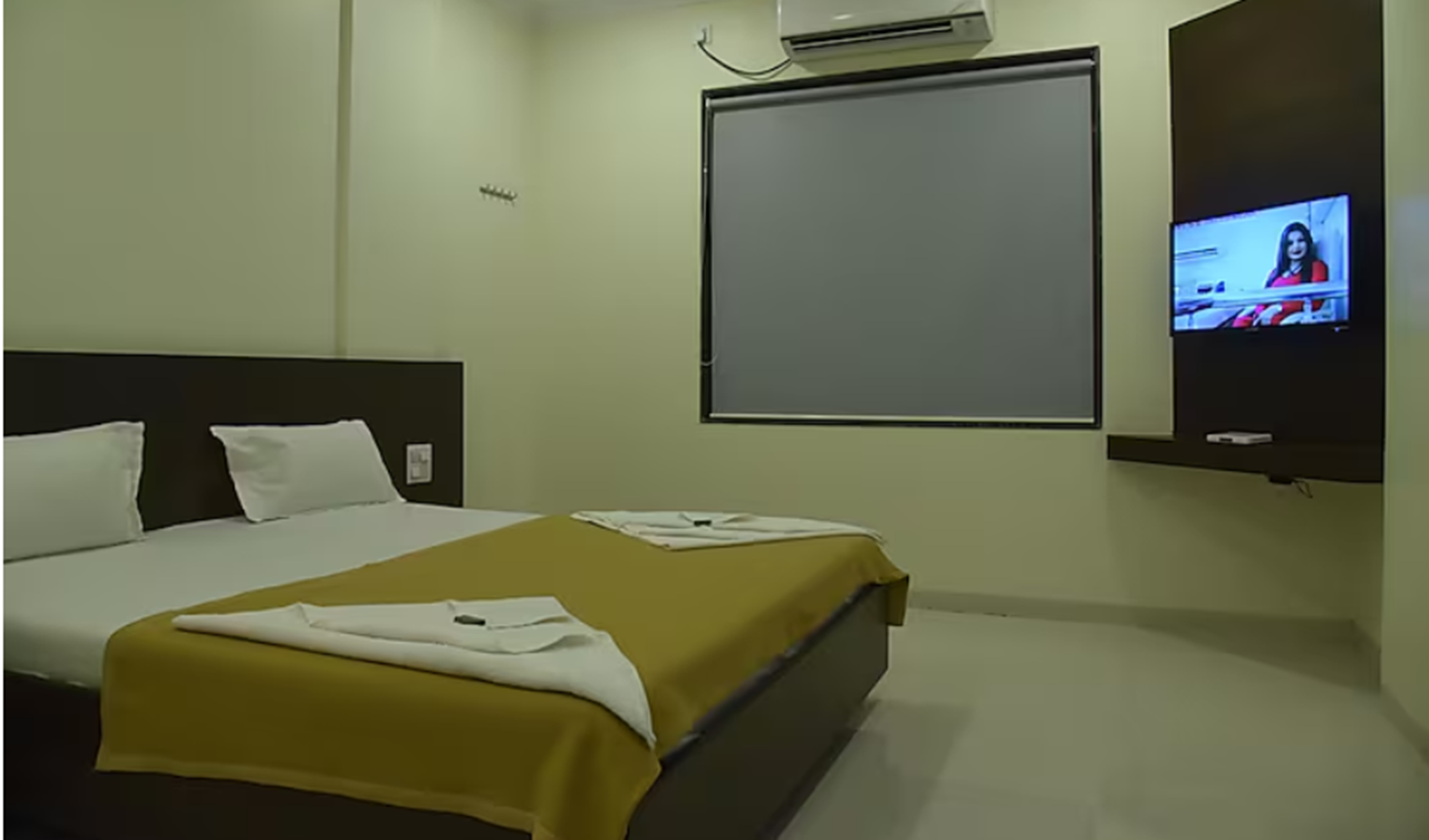 Deluxe Non- Air Conditioning Room