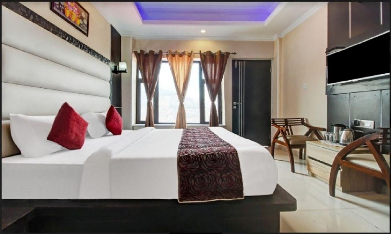 Family Suite for 6 People with Balcony