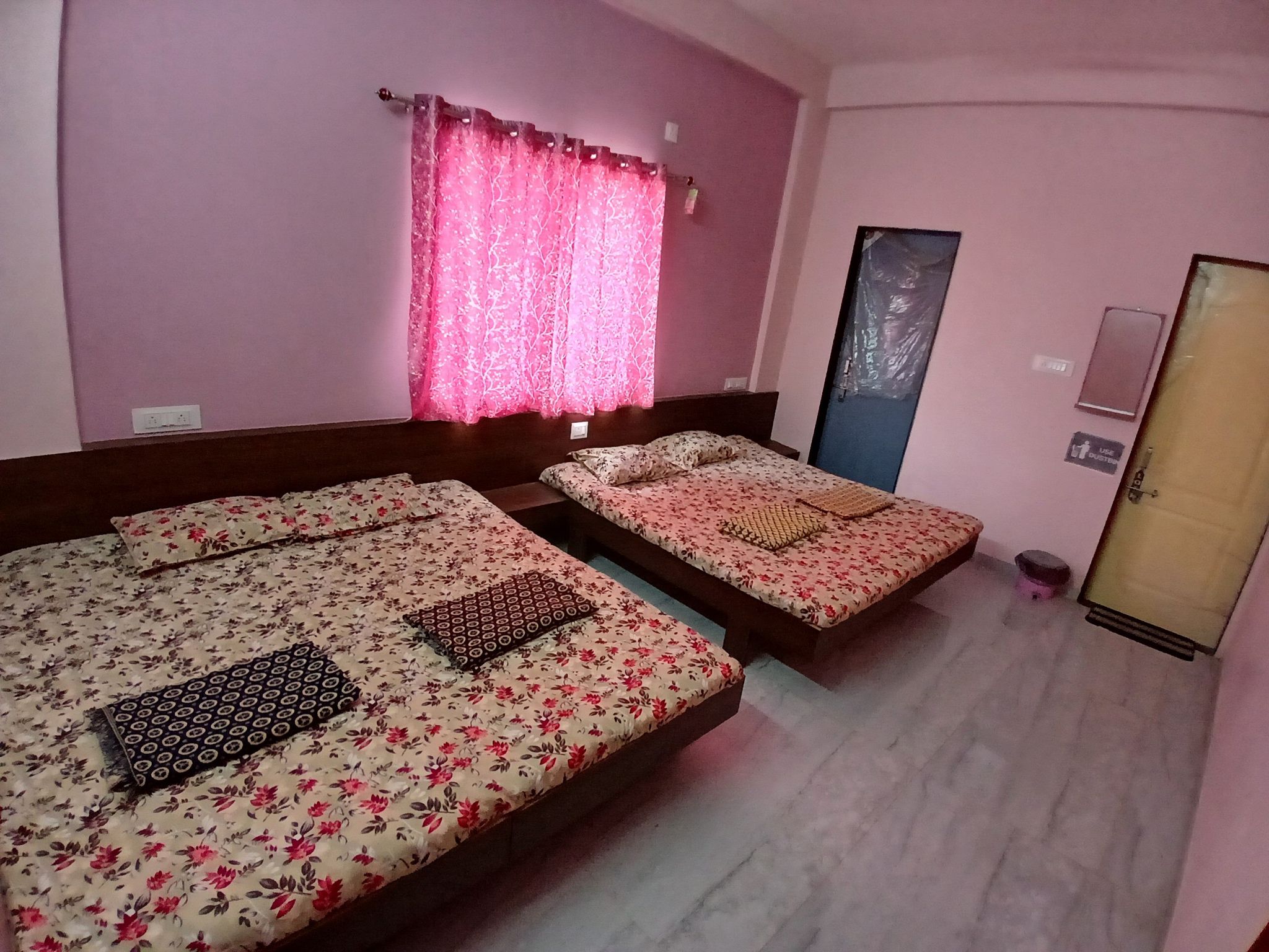 Krishna Guest house Deluxe Triple Room 2