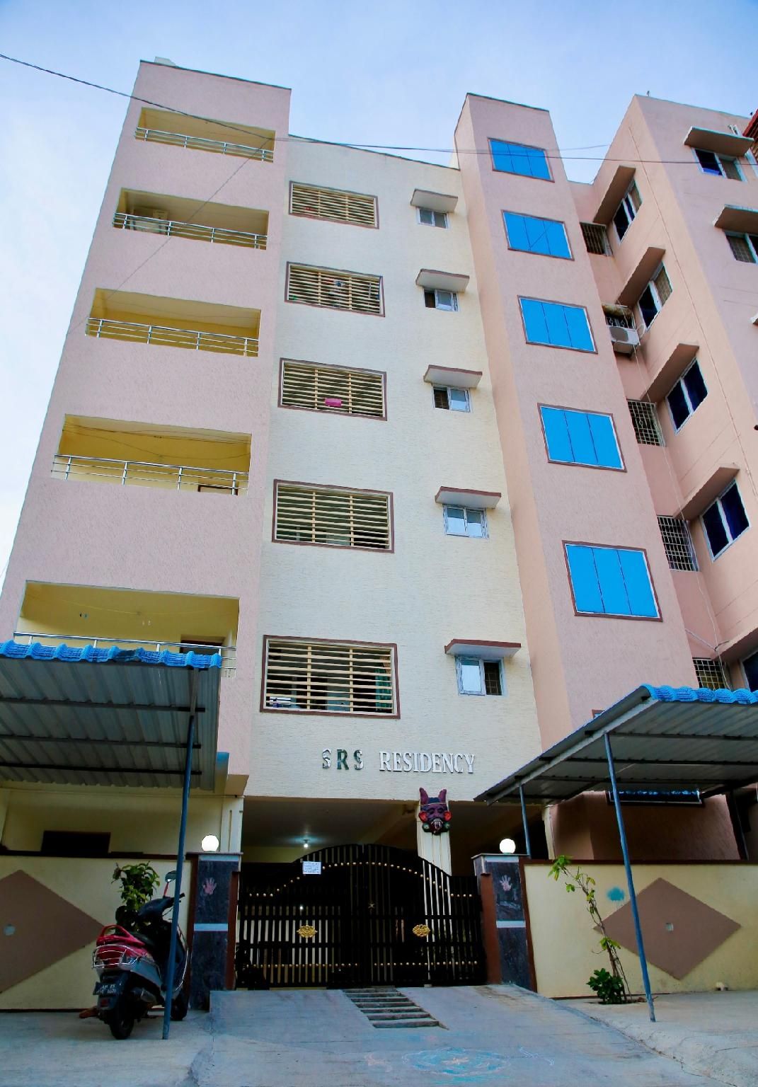 TrueLife Homestays - SRS Residency