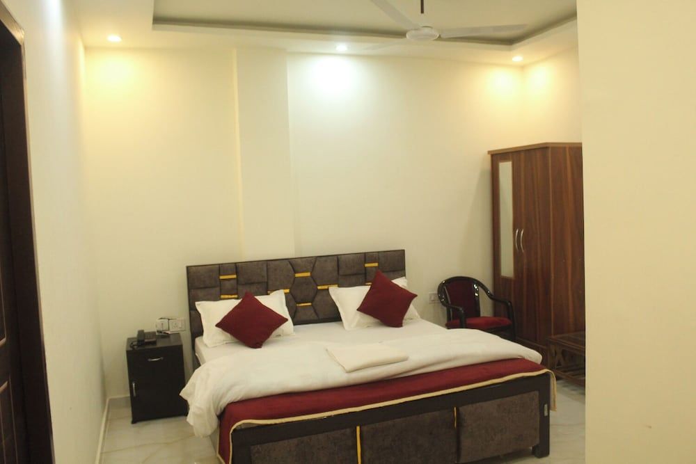 Prayag Niwas Deluxe Room