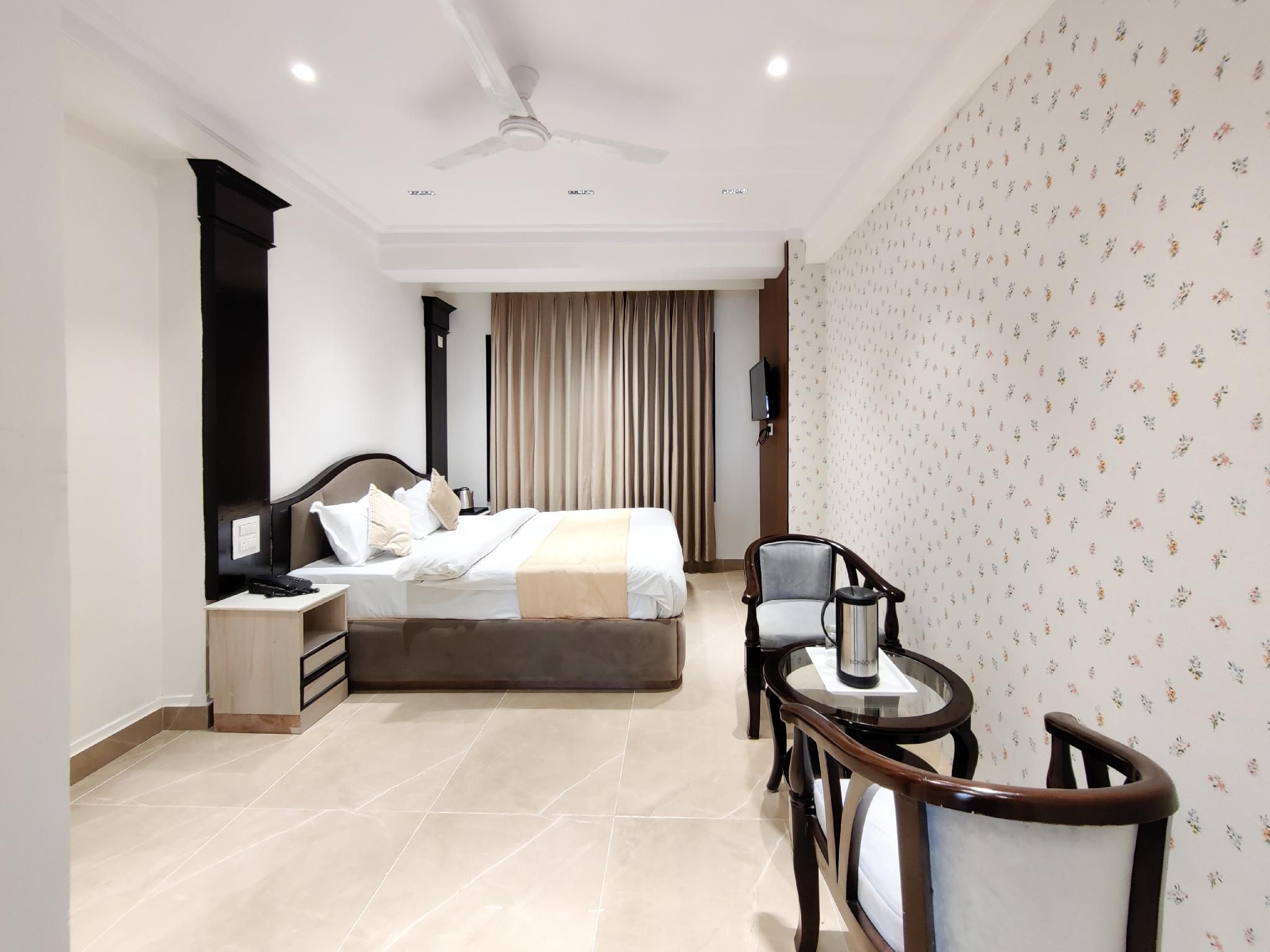 Hotel Prashant Mall road Shimla Super Deluxe Double Room