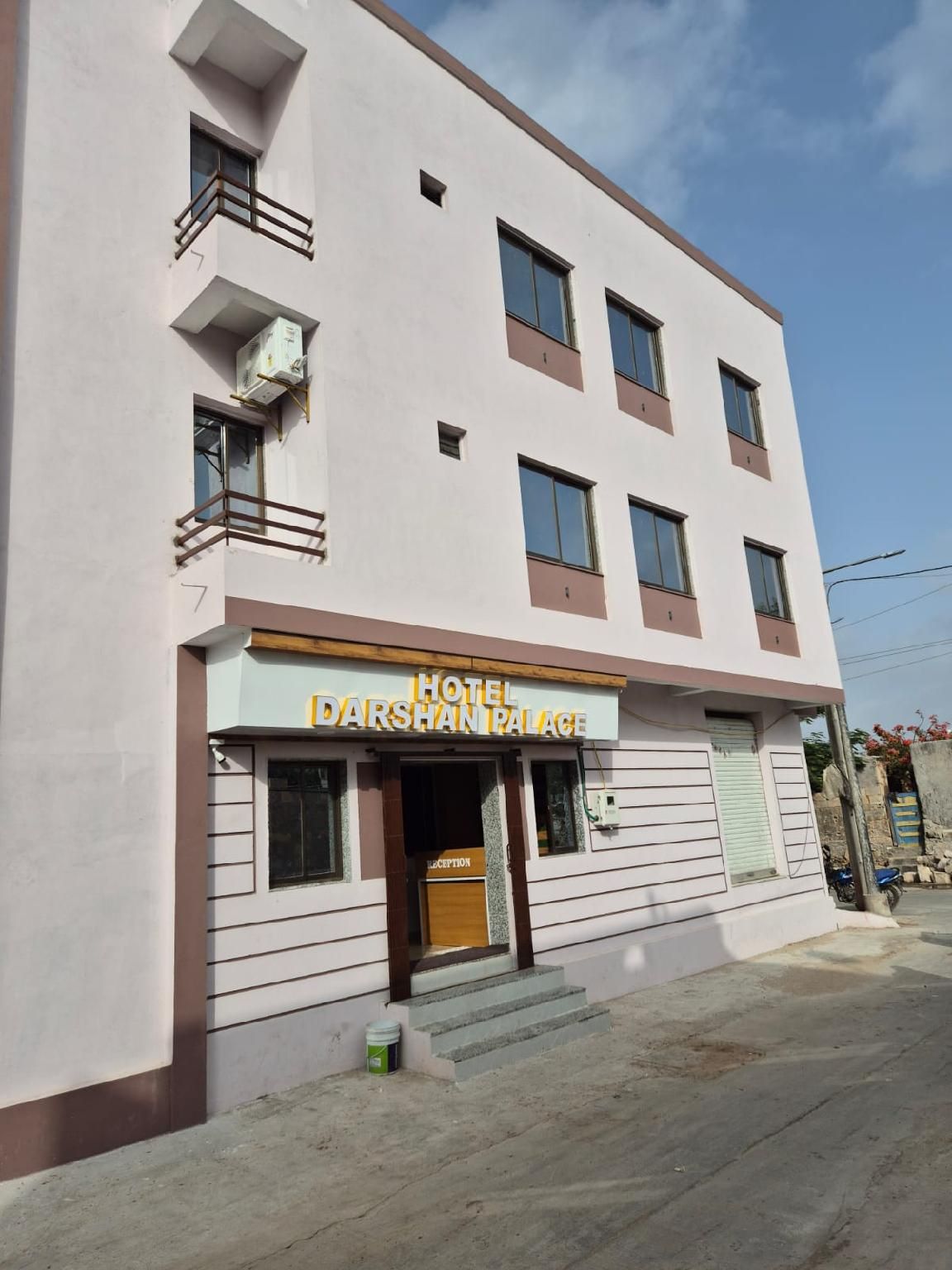 Hotel Darshan Palace - Near Dwarka Railway Station & Shree Dwarkadhish Temple