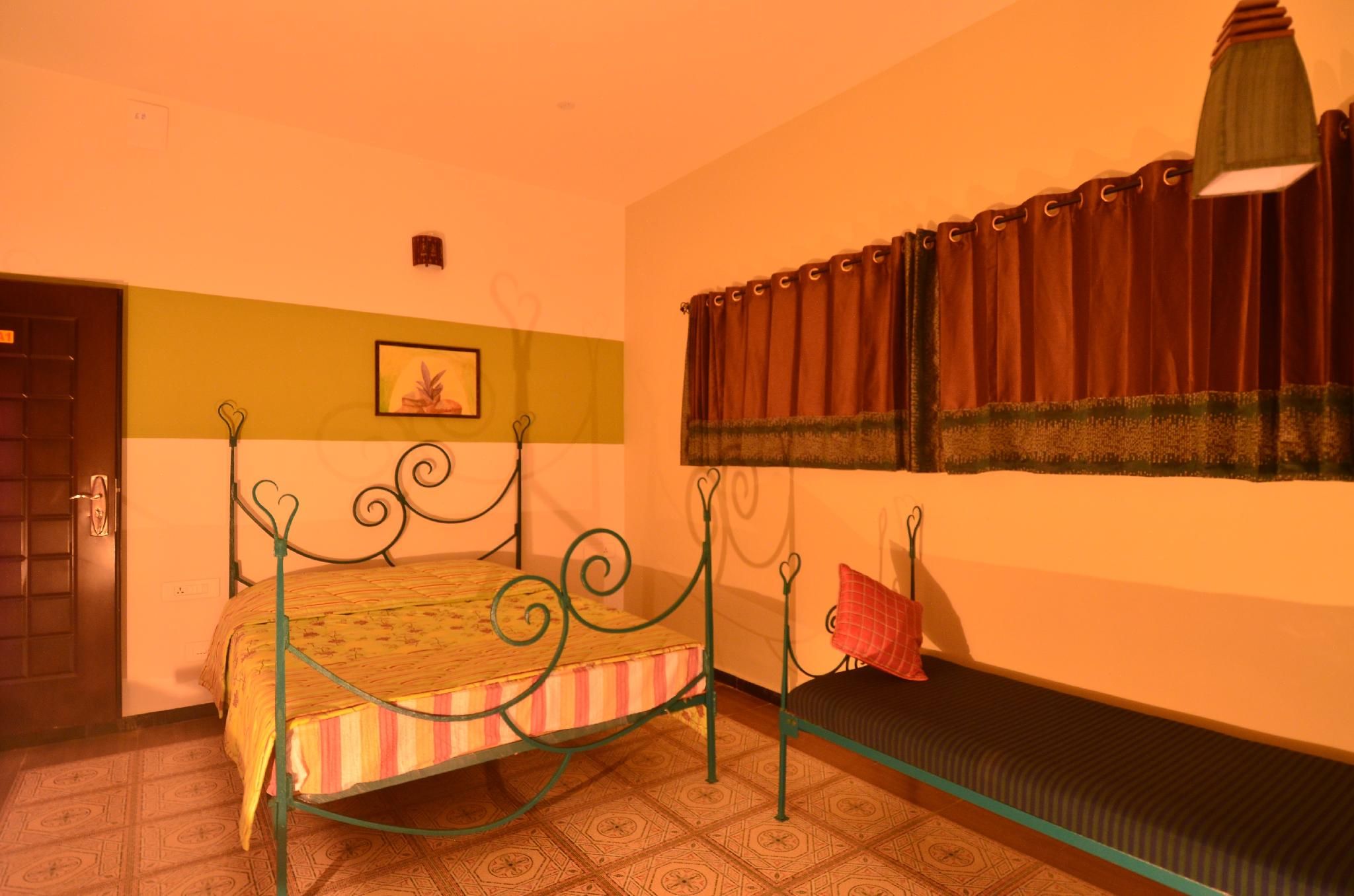 Standard - 1 Double Bed with Garden View