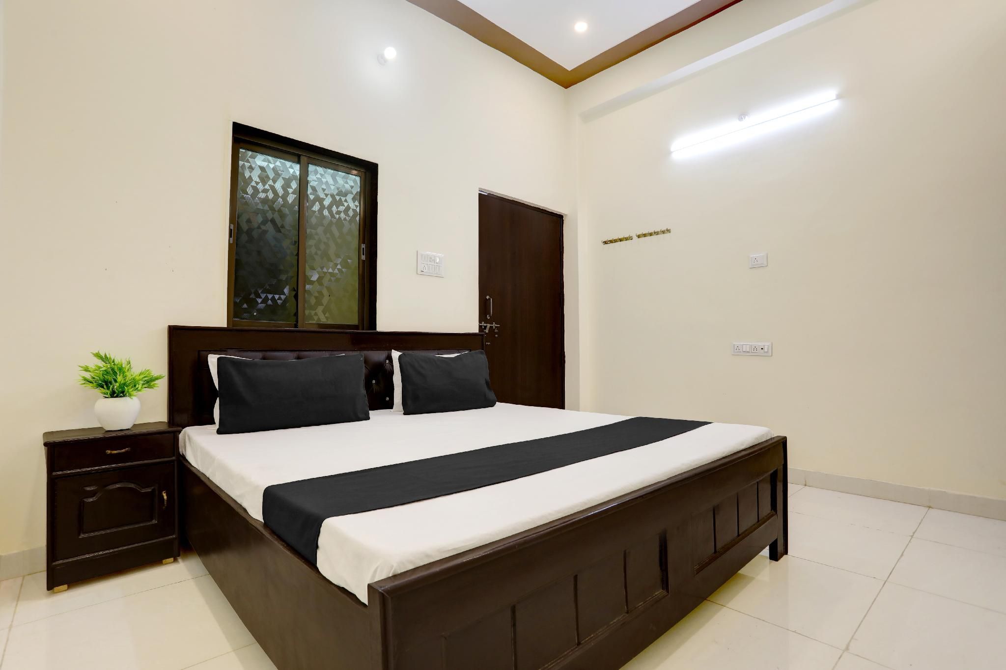 Hotel O Yatharth Inn Paying Guest House Classic