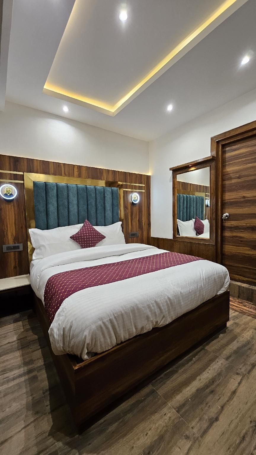 Shimla Royale Superior Room