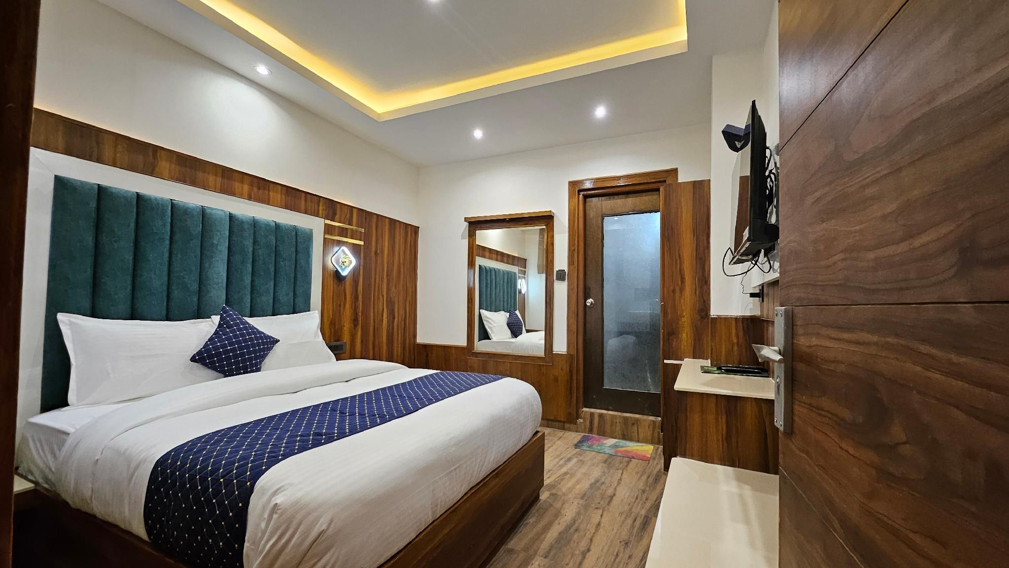 Shimla Royale Superior Room 2