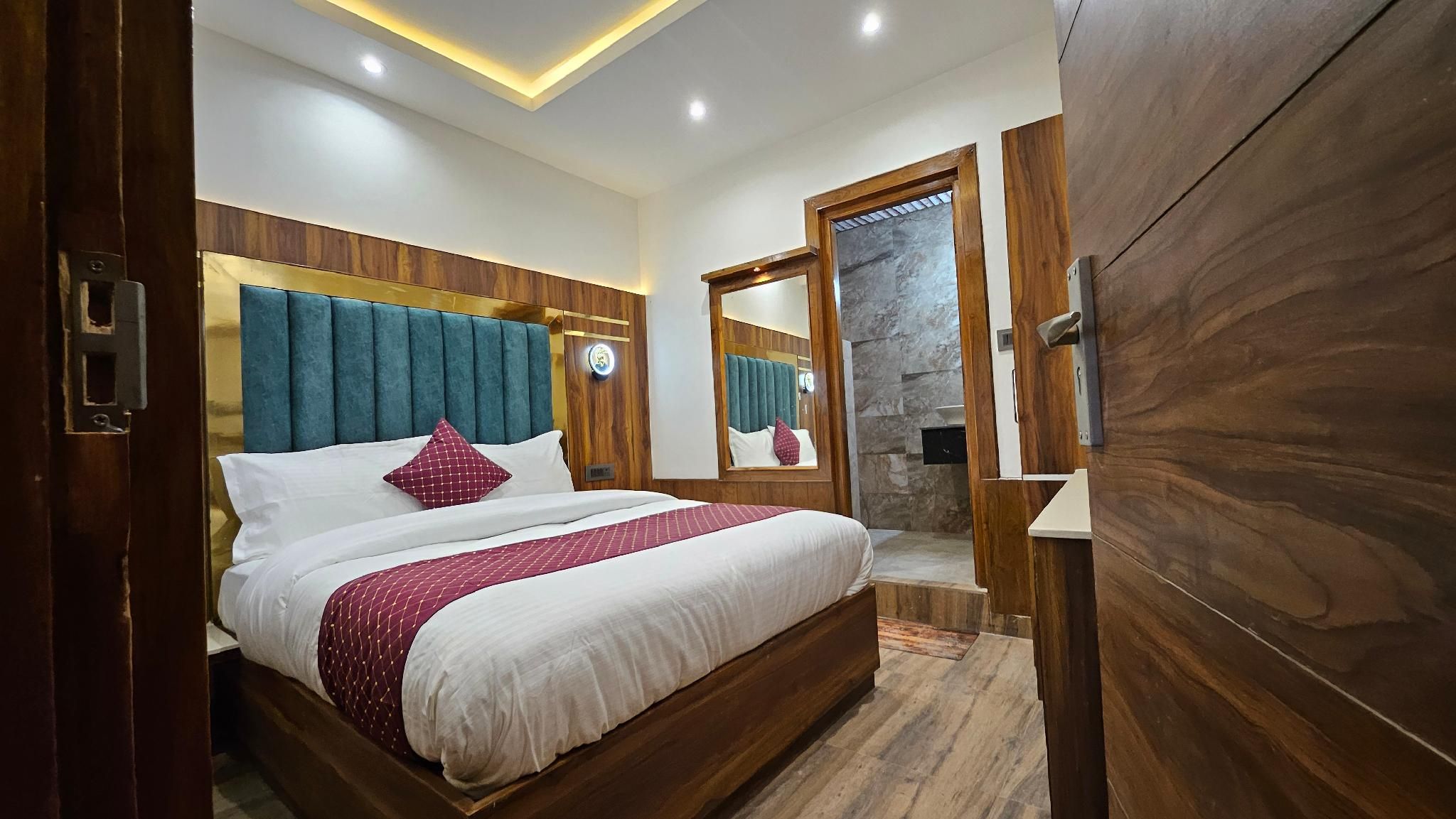 Shimla Royale Superior Room 3
