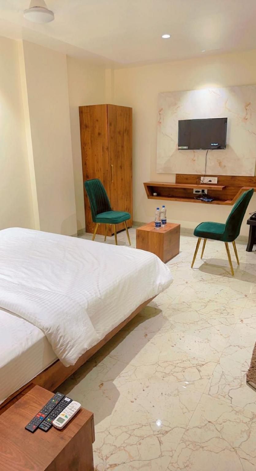 Hotel Apex & Lodging, Akkalkot standard air conditioning room