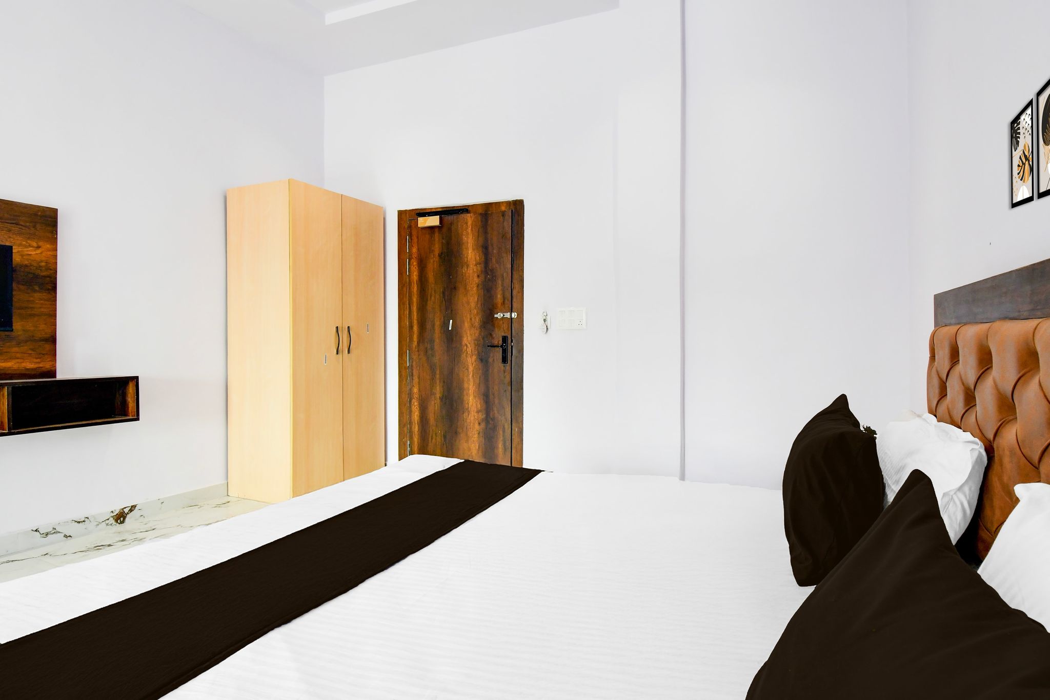 Hotel O S.S Continental Classic 15