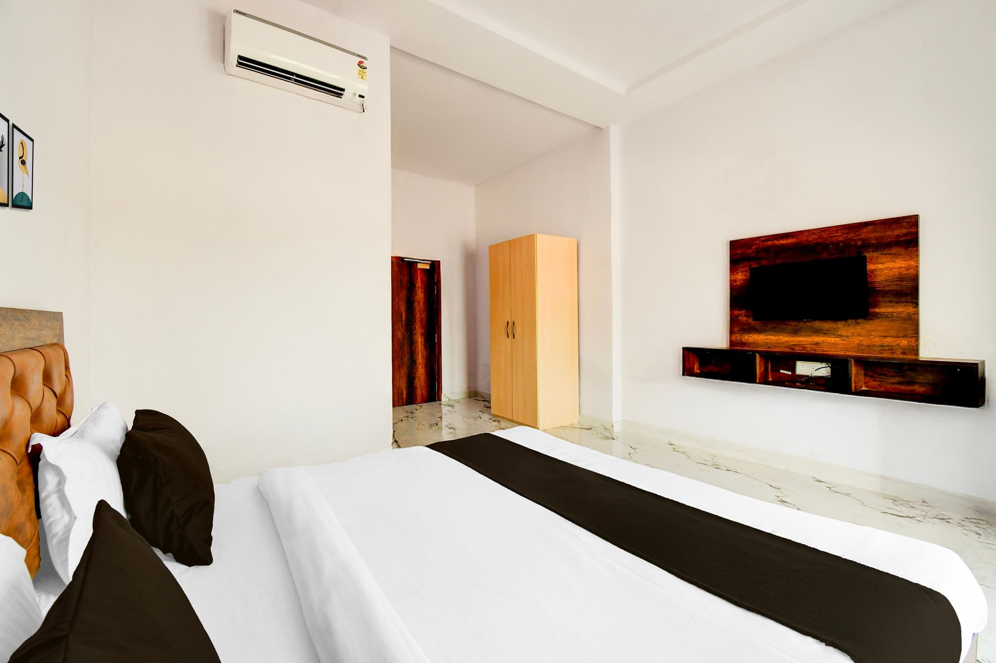 Hotel O S.S Continental Classic 8