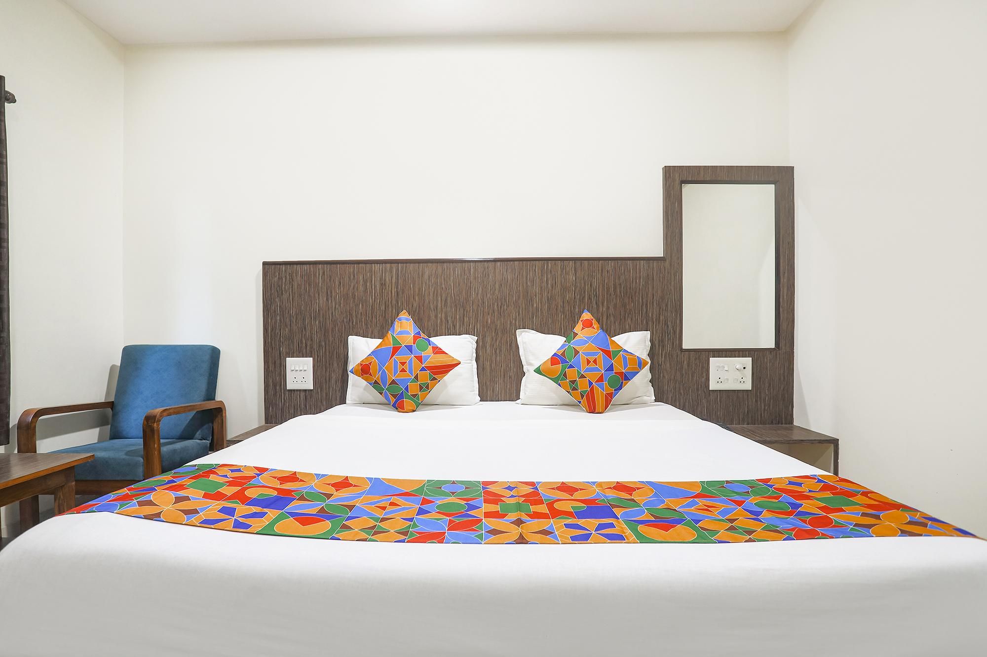 FabHotel Arjun - Nr Aga kha palace Deluxe Room 2