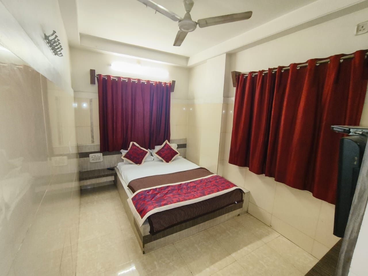 Deluxe Triple Bed Bed Room AC
