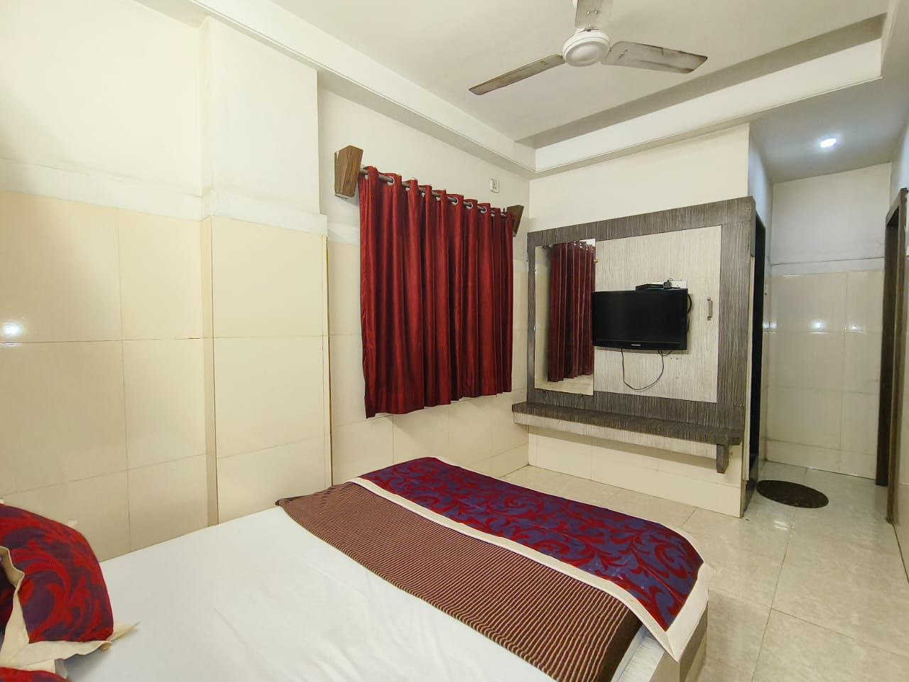  Deluxe Double Bed Room AC